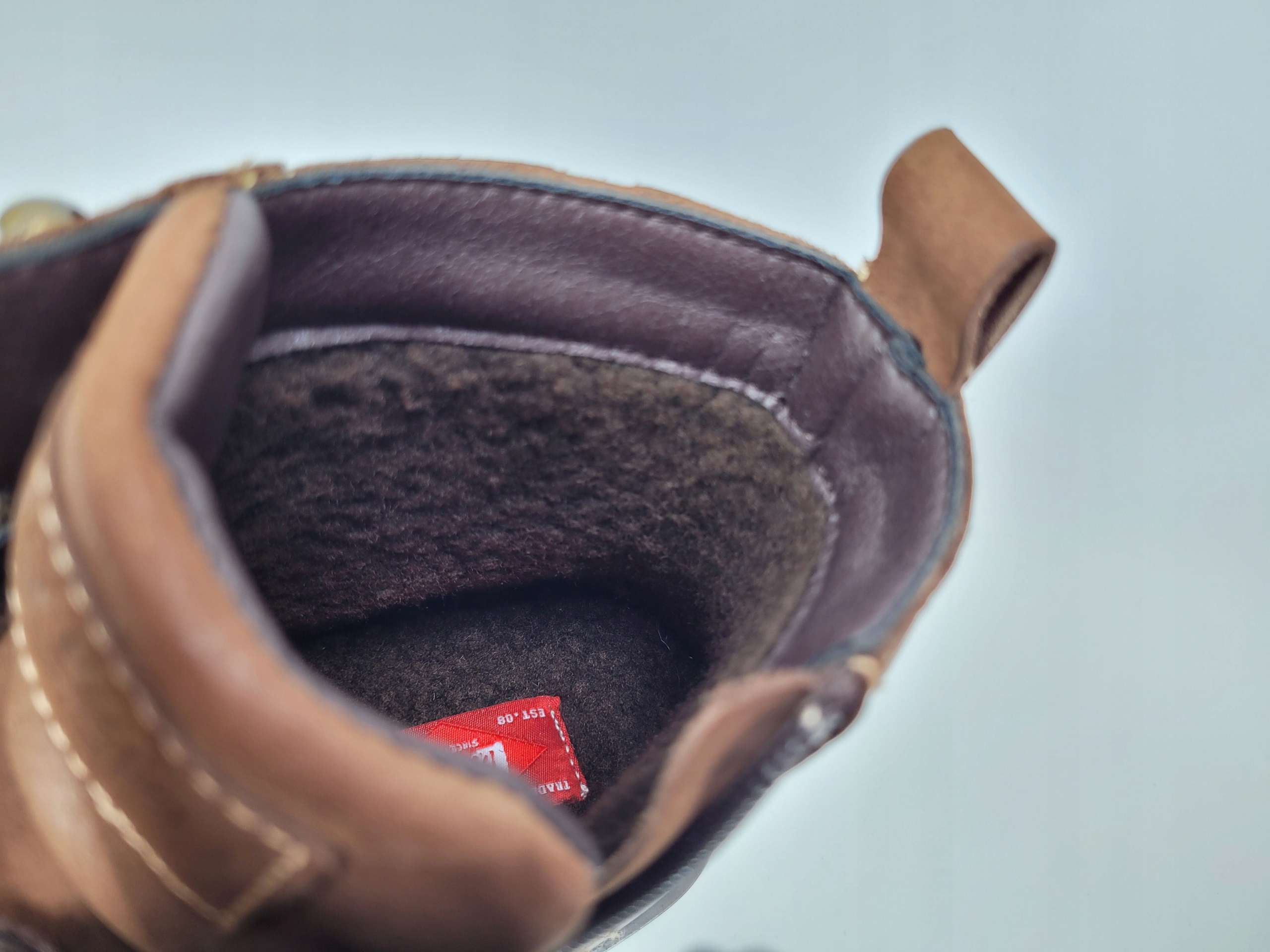 TRZEWIKI SKÓRZANE LEE COOPER LCJ-22-33-1479M 43 Wzór dominujący logo