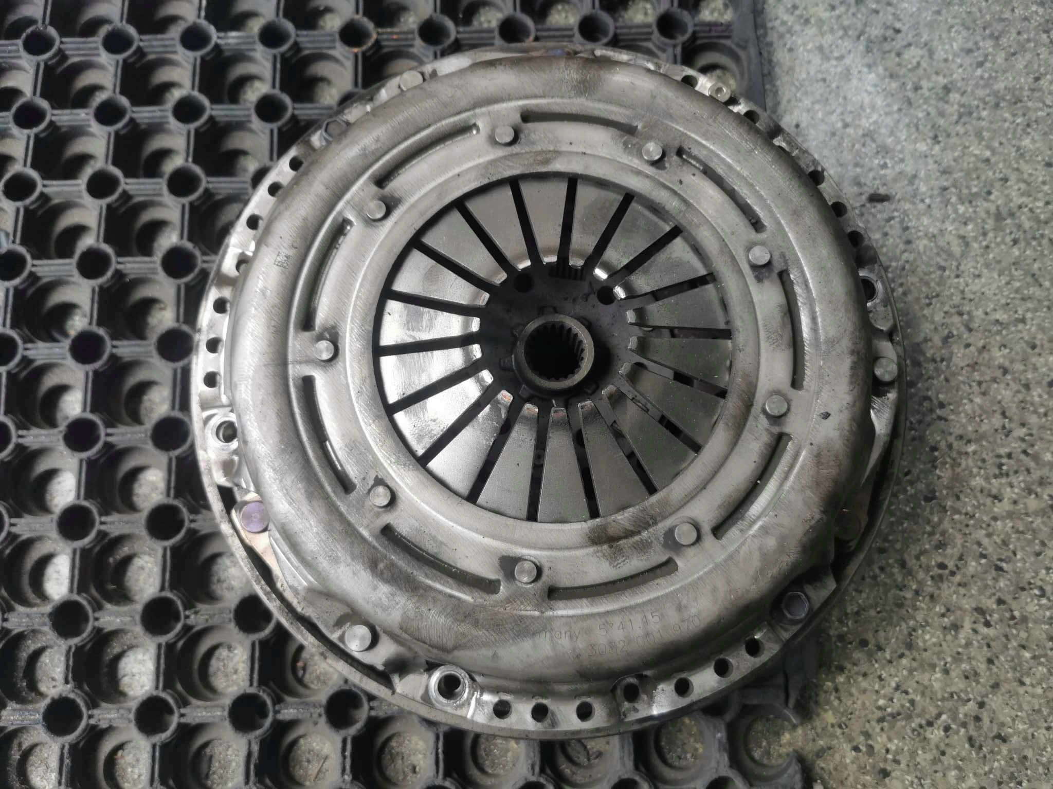 Коло двомасовий Ford Focus Mk3 1.6 TDCI КОМПЛЕКТ