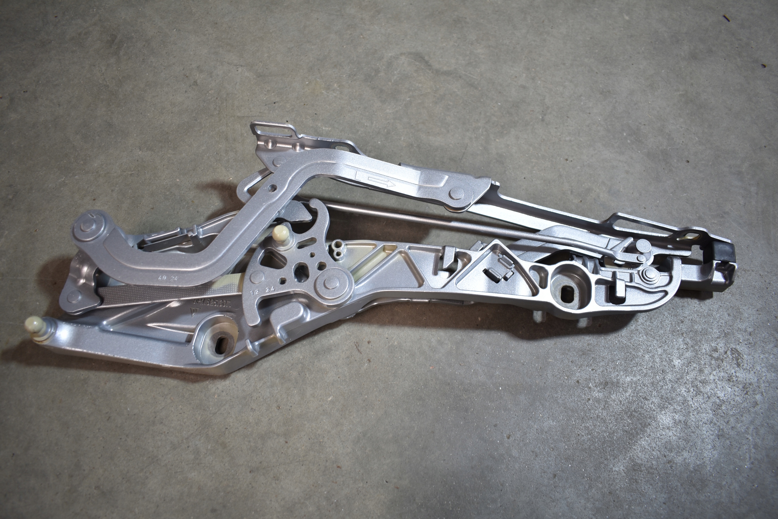 IDEALNY hinge left roofs CABRIO PORSCHE 992 1