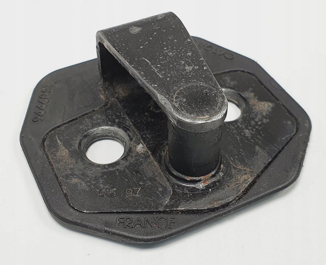 RYGIEL ZAMKA KLAPY TYŁ VOLVO V90 I 9444021 Producent części Volvo OE