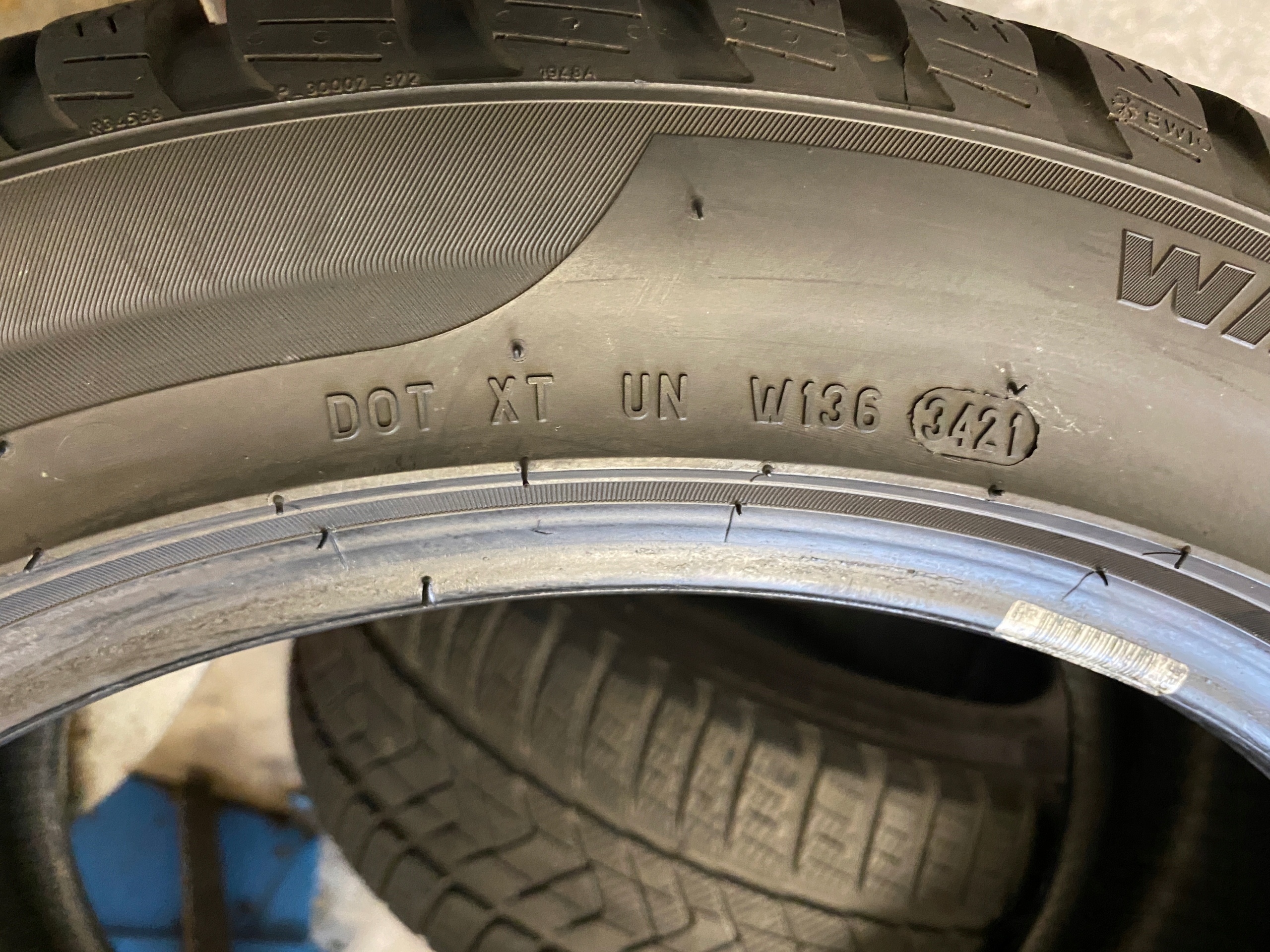 2 tyres winter 275/40R18 Pirelli Winter Sottozero 3 6,5mm