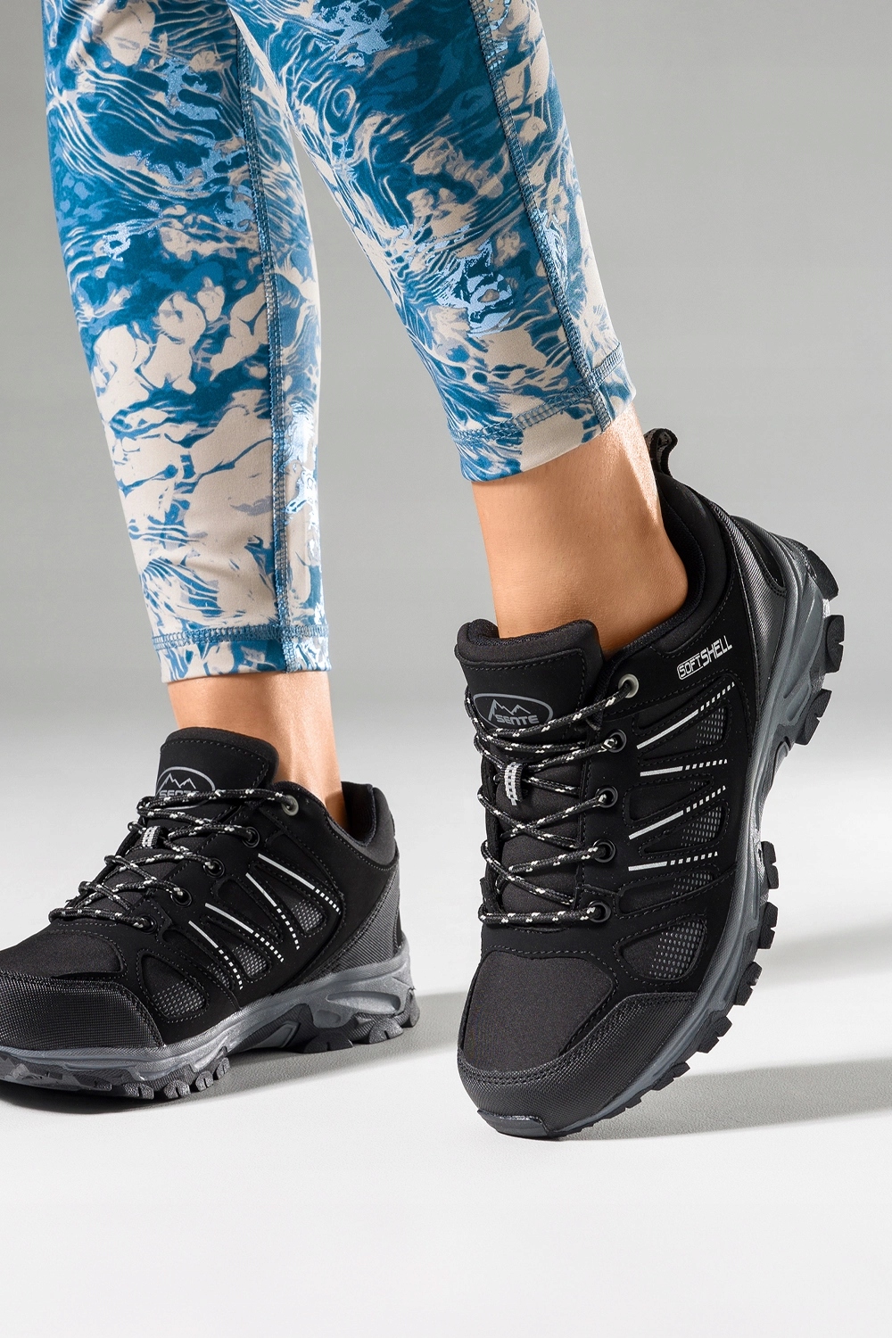 OBUWIE TREKKINGOWE DAMSKIE SOFTSHELL CZARNE SZNUROWANE SZARE DODATKI r 41 Płeć kobieta