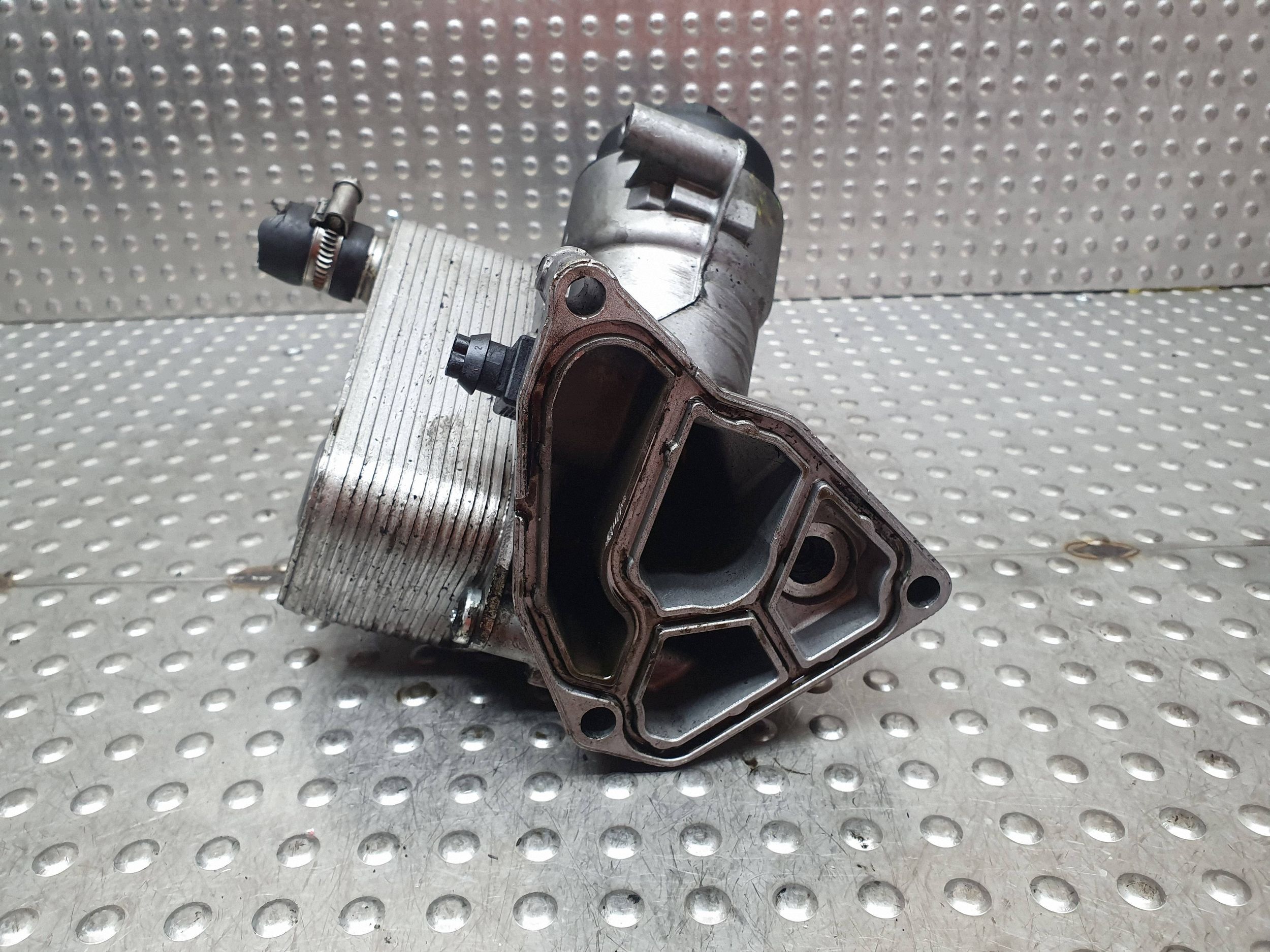 držač poklopač filtera ulja 2247229 BMW E46 2.0D