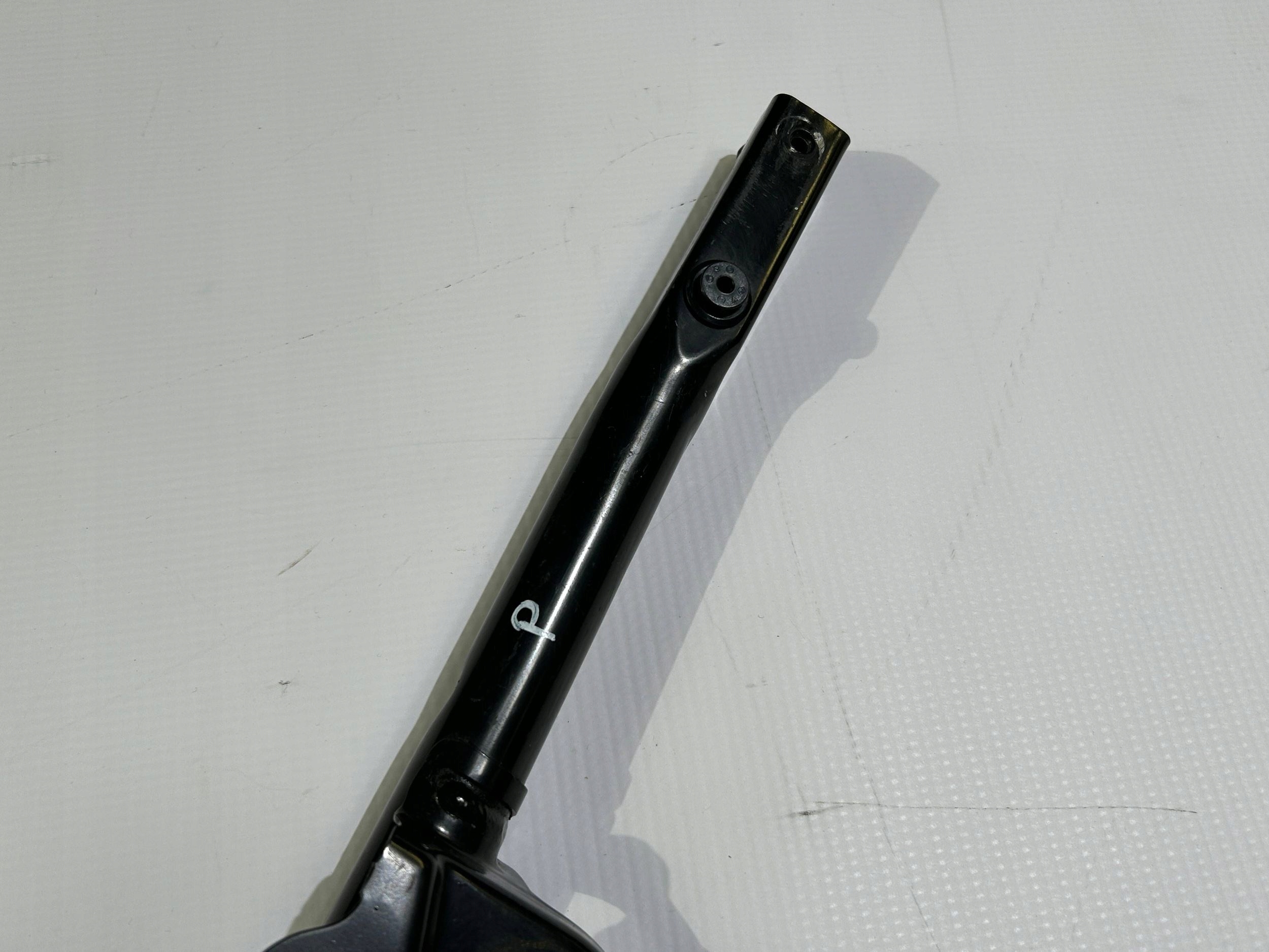 sider pillar console supports of the front right Chrysler Pacifica 2021