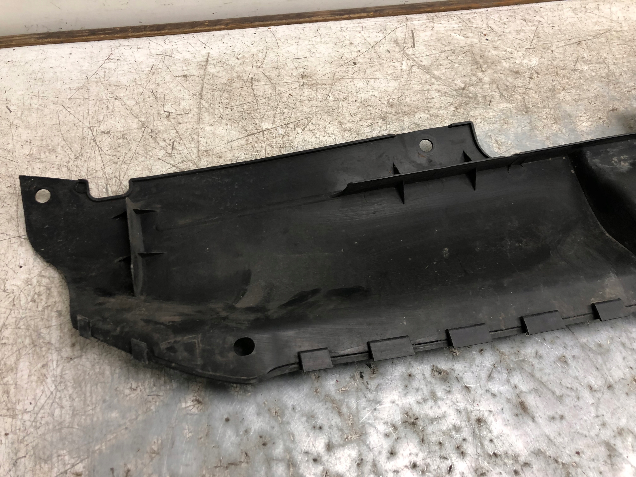 kryt stěny předního AUDI A4 B8 8K0807081