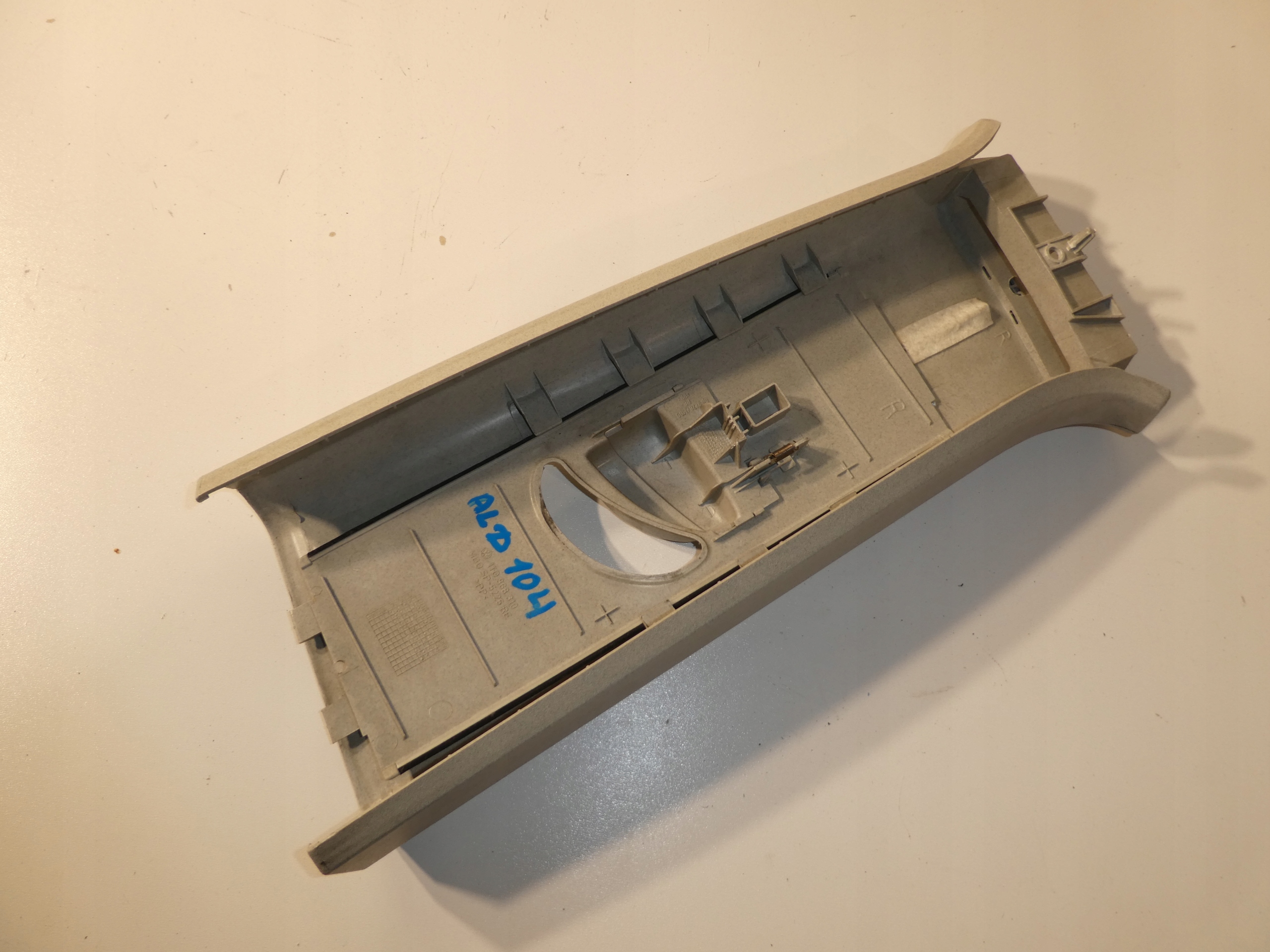 VW TOURAN cover side SLUPKA right 1T0868310