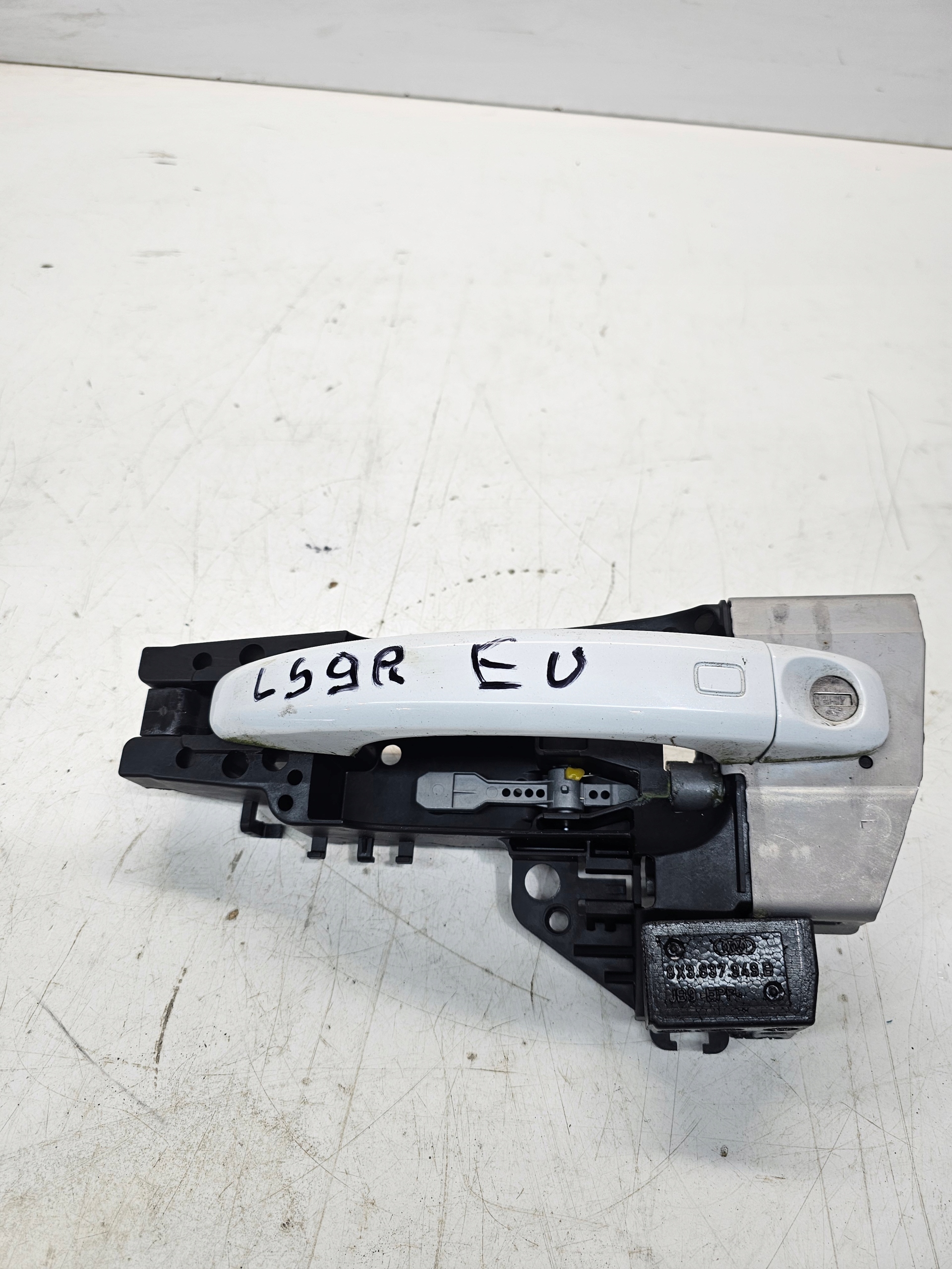 handle holder left front AUDI A1 A4 A5 Q5 8T1837885B LS9R