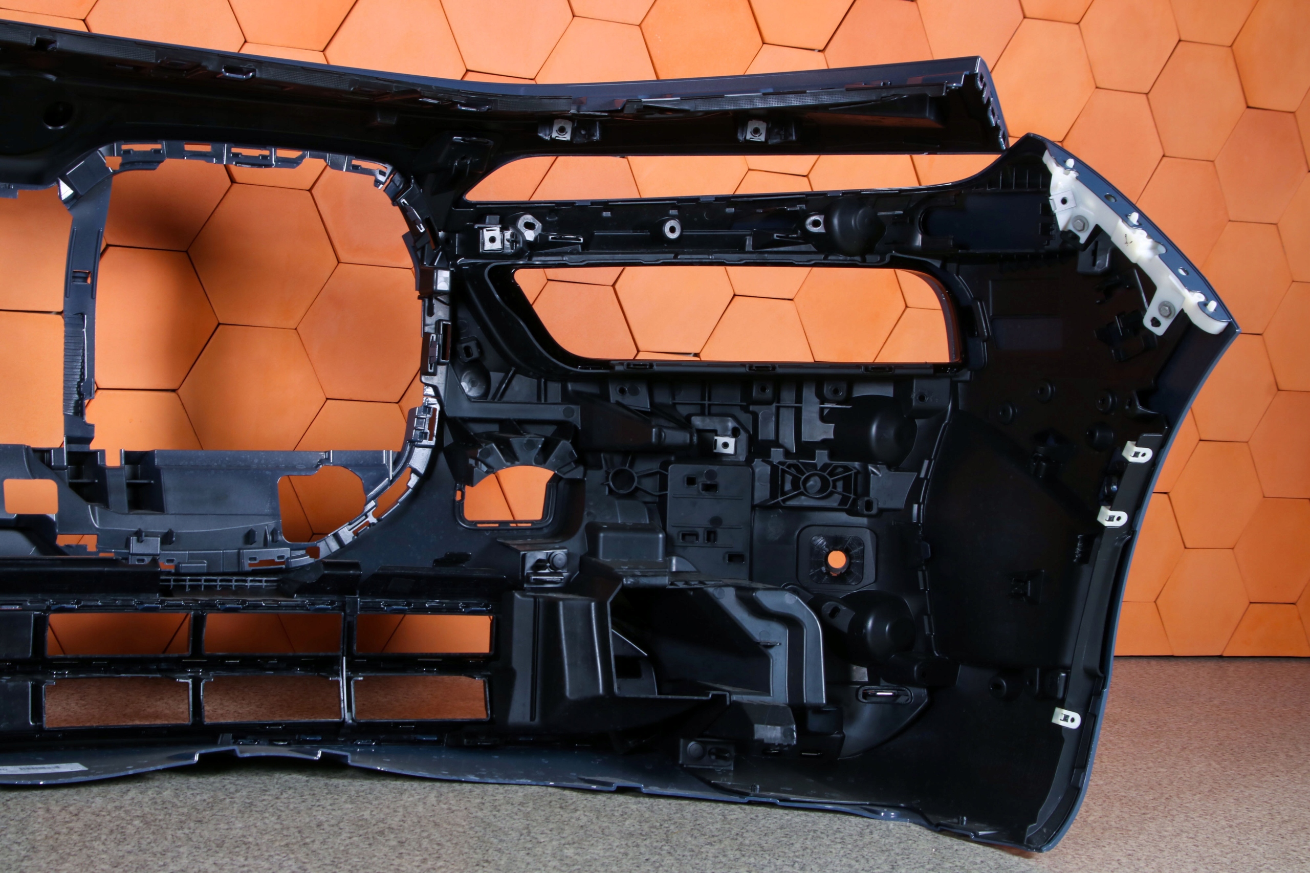 BMW 7 G70 i7 bumper front front colour C55