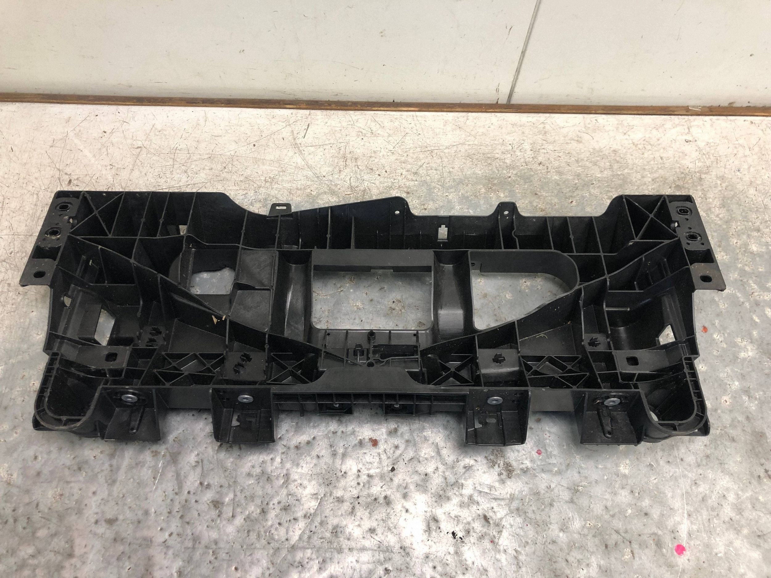 držák stěny předního VW ID.4 11A805563K