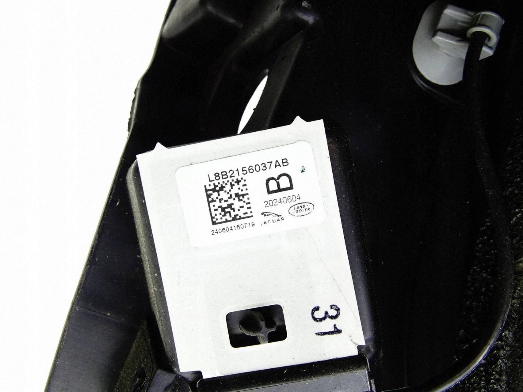 Support SPOILERA Arrière du capot LAND ROVER DEFENDER L663 L8B2-442A01-PIA