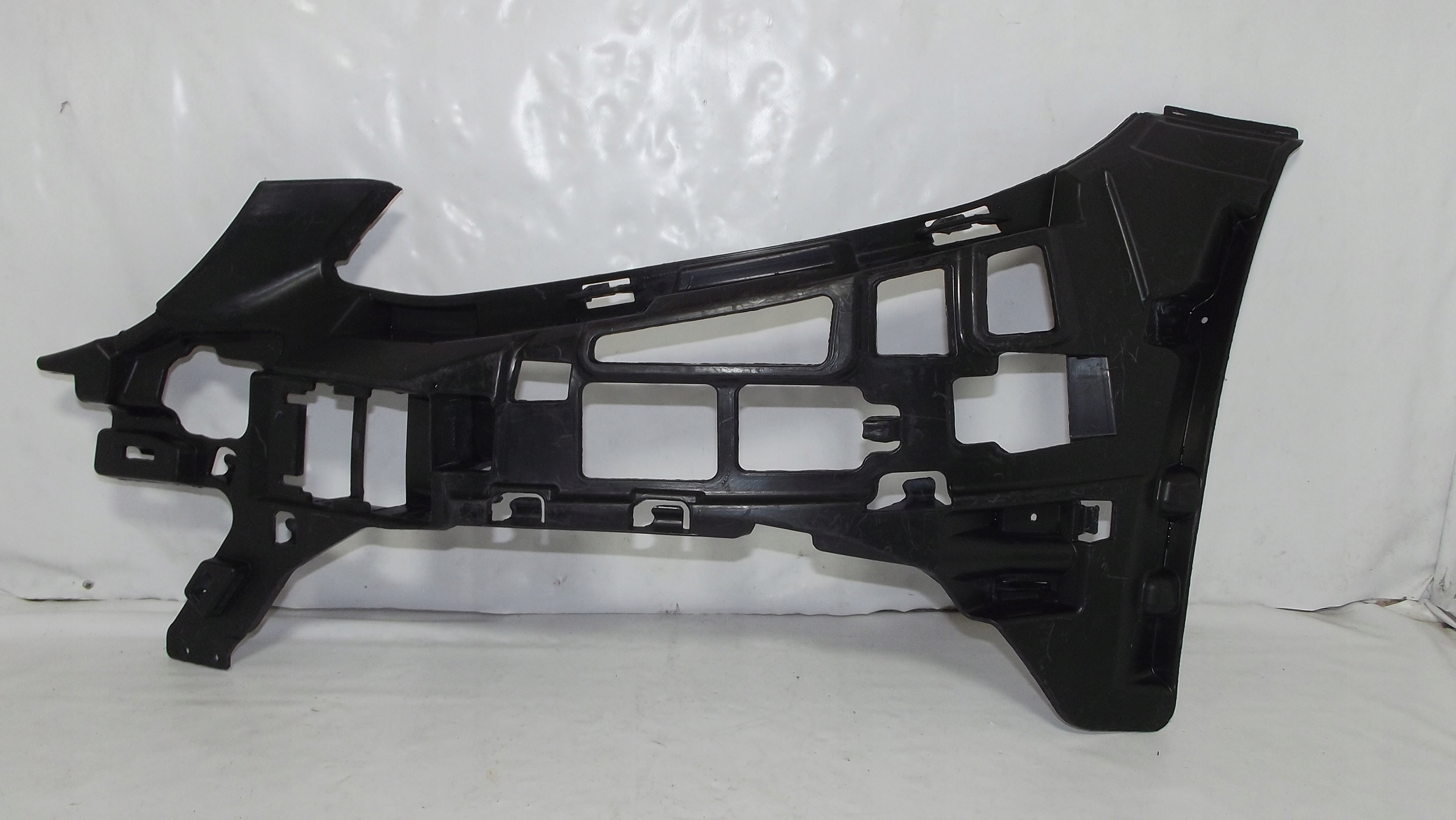 Mercedes C Klasa W205 bumper bracket left front A2058850565