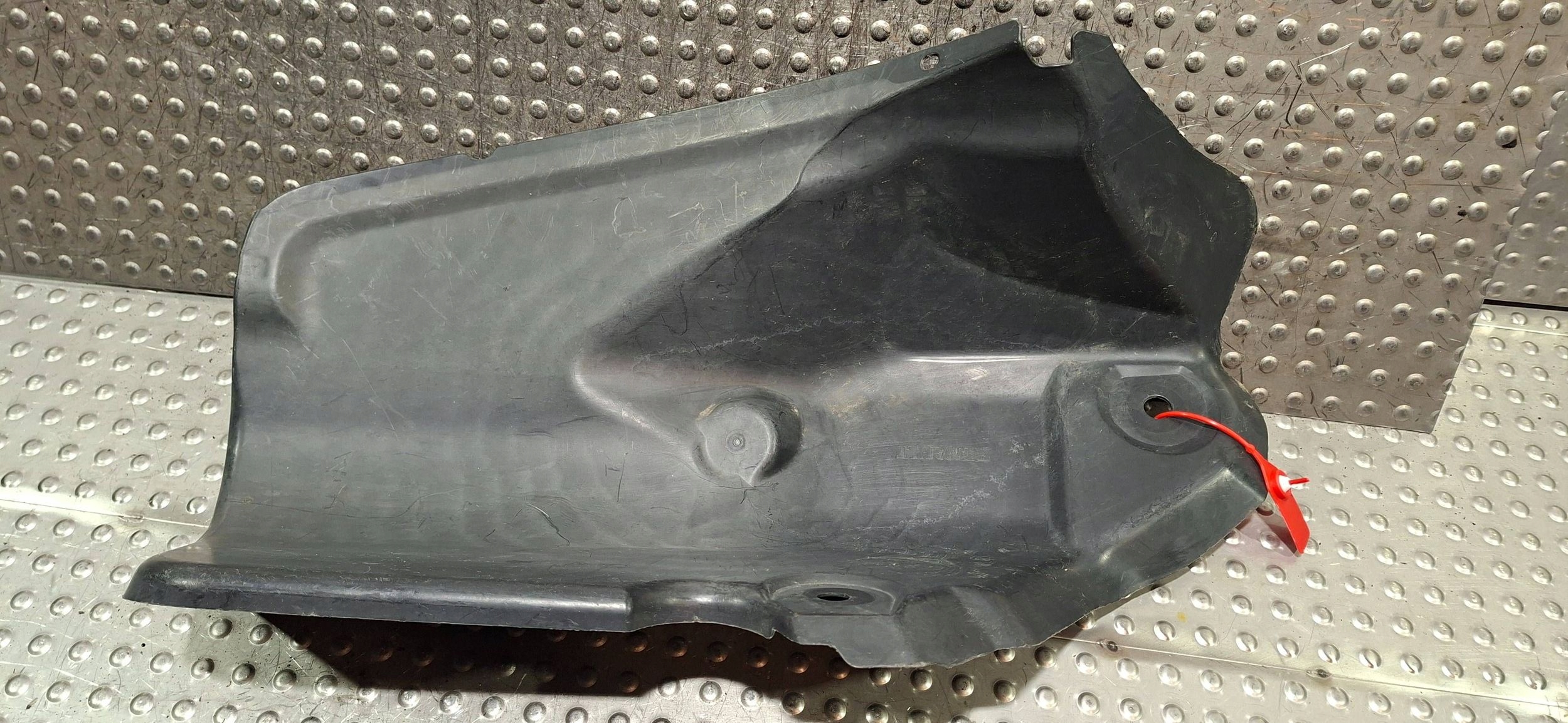 mudguard right rear part 767489434R DACIA LODGY 2012