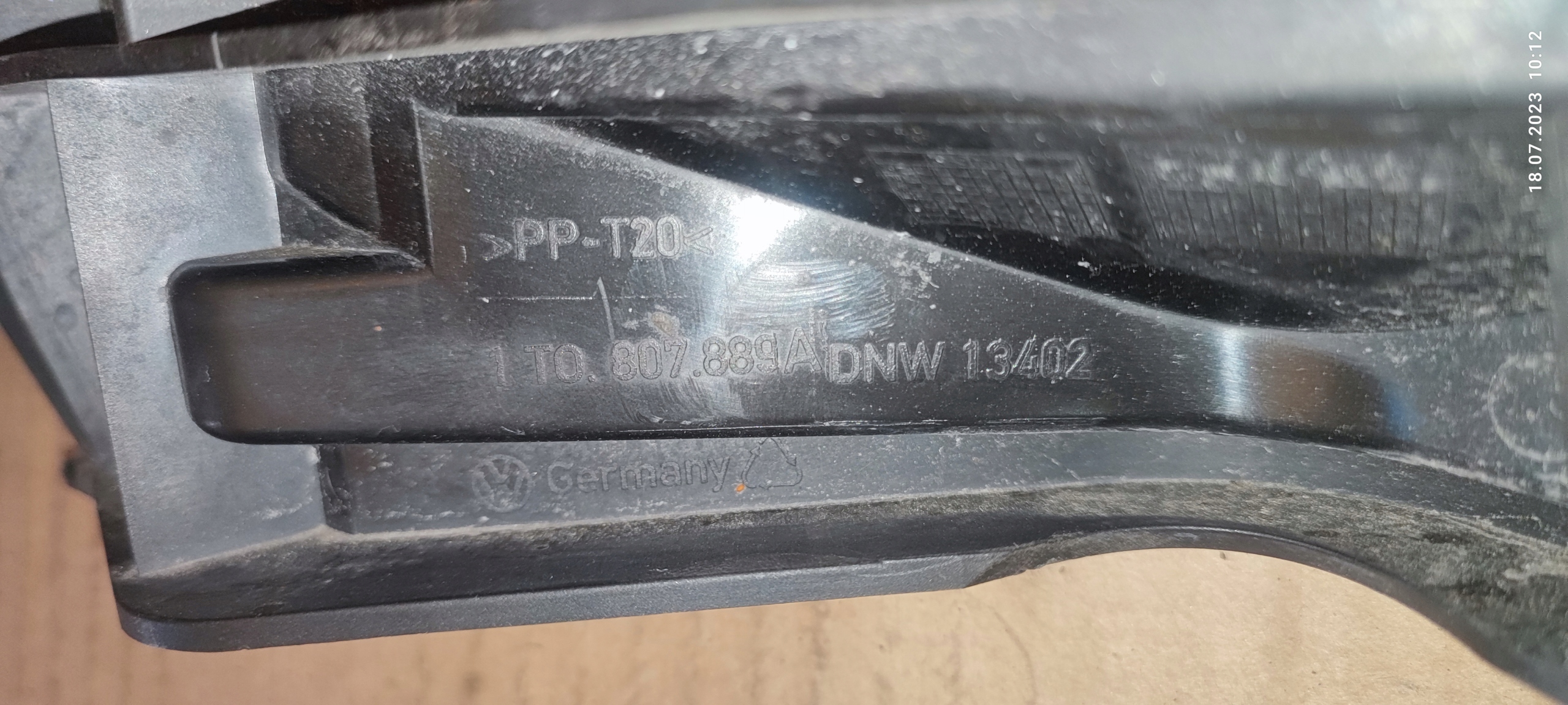 VW TOURAN and bumper bracket front front left
