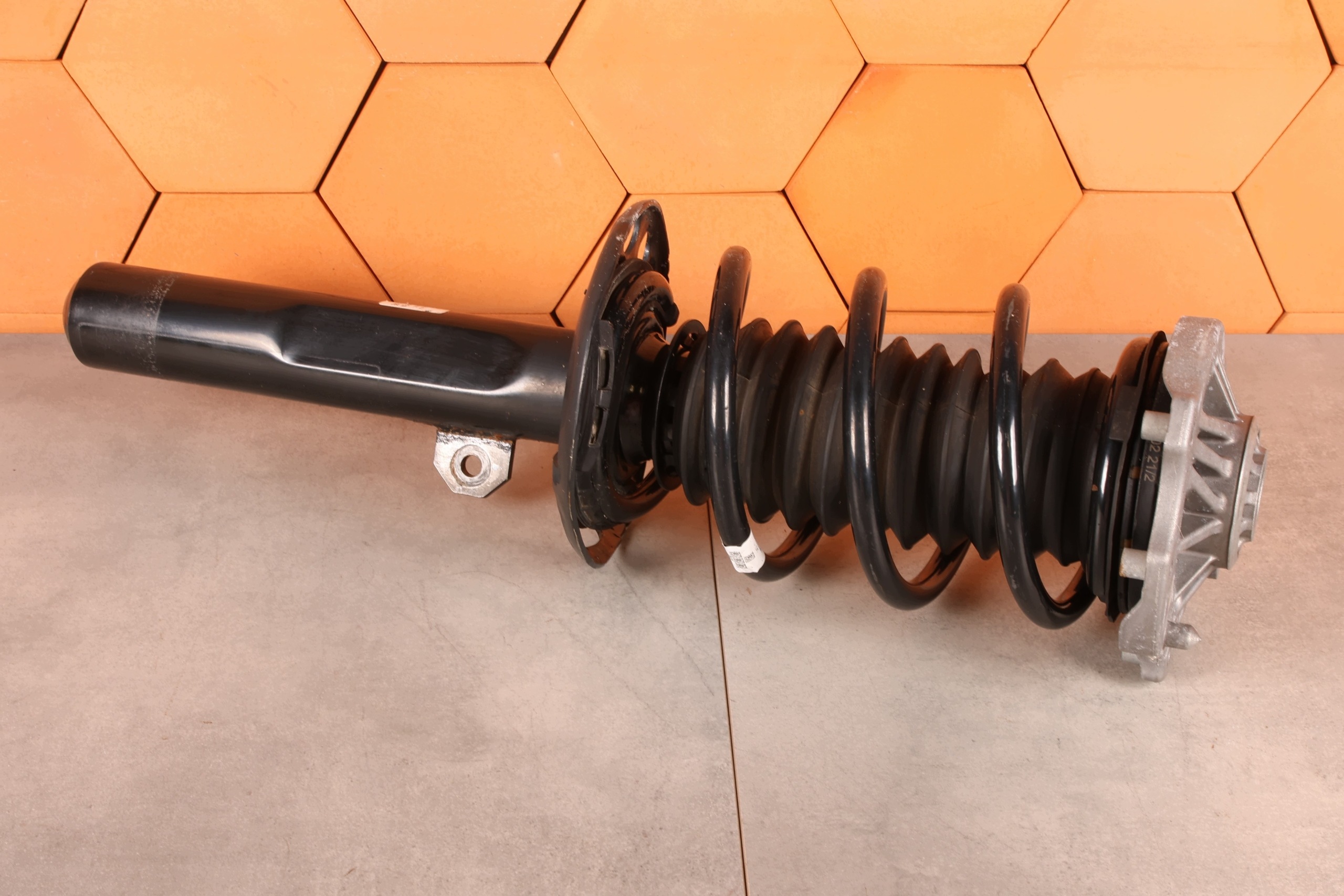 BMW 2' U06 225eX 230eX B38X shock absorber left front front 6896345