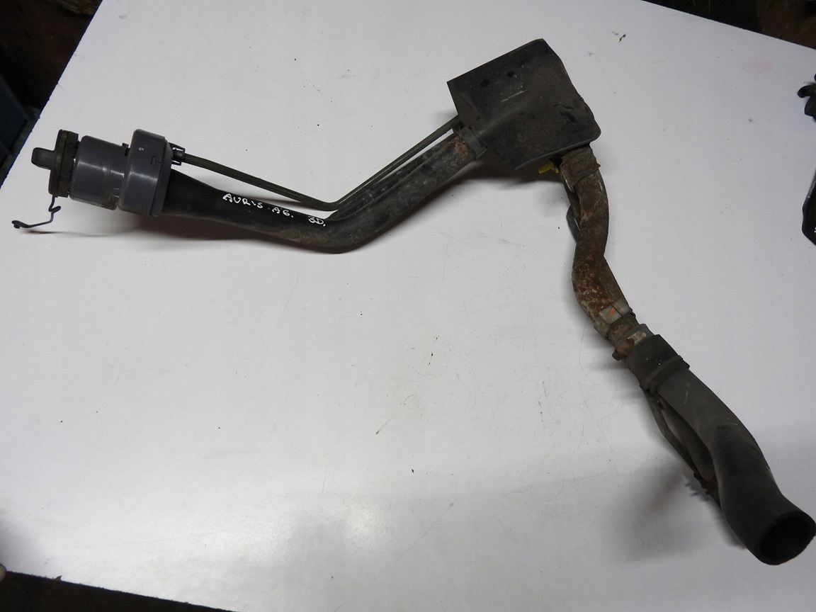 Toyota Auris I 3D 06-09 Rura wlewu paliwa