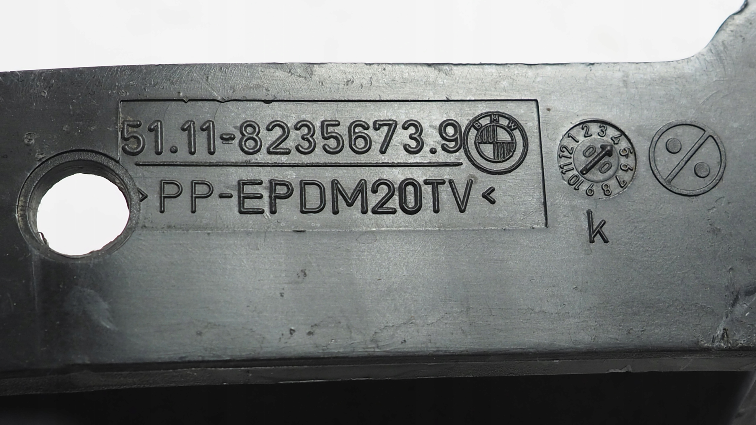 BMW 5 E39 grid of a bumper left front 8235673