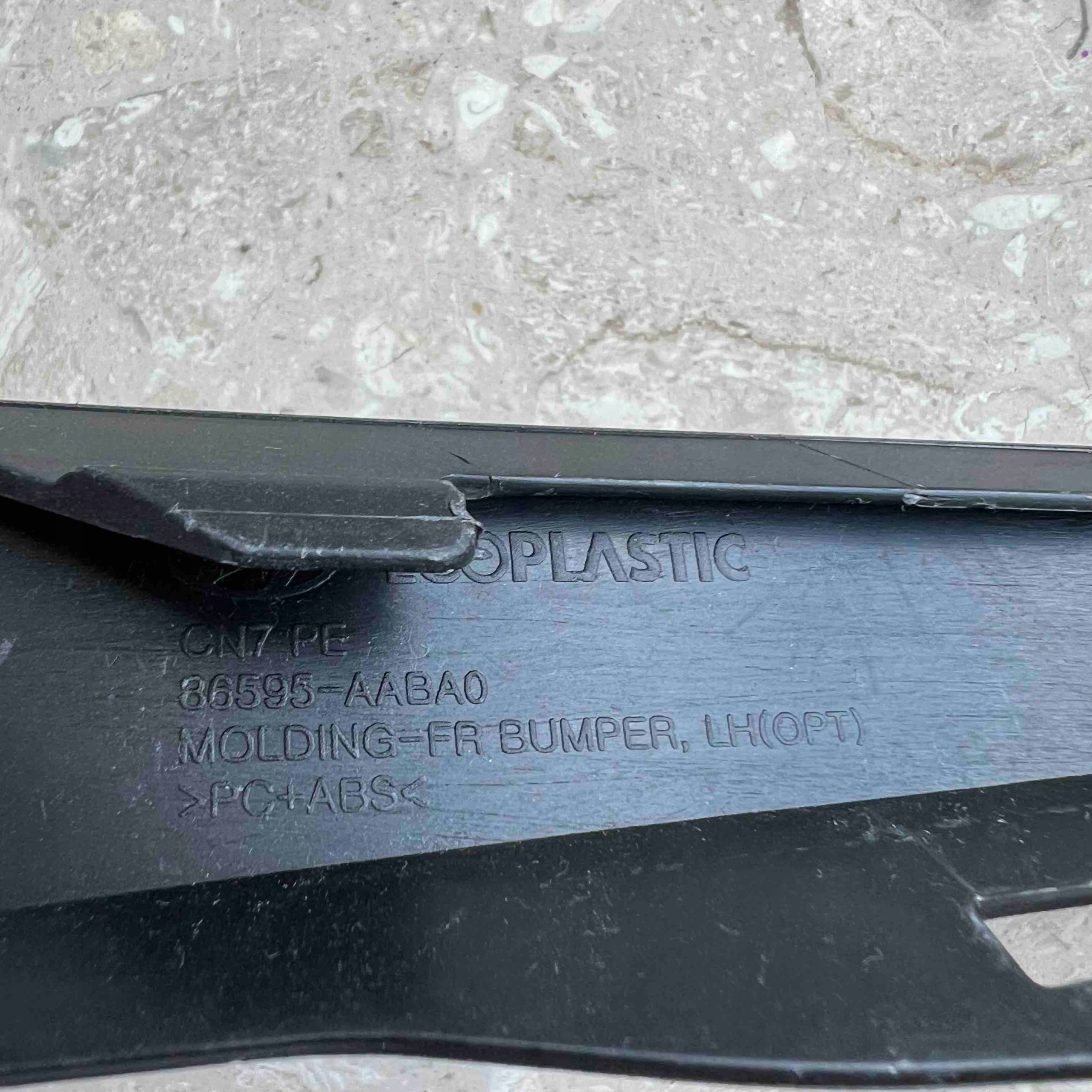 HYUNDAI ELANTRA 7 VII LIFT 23- moulding below LAMPE left front 86595-AABA0