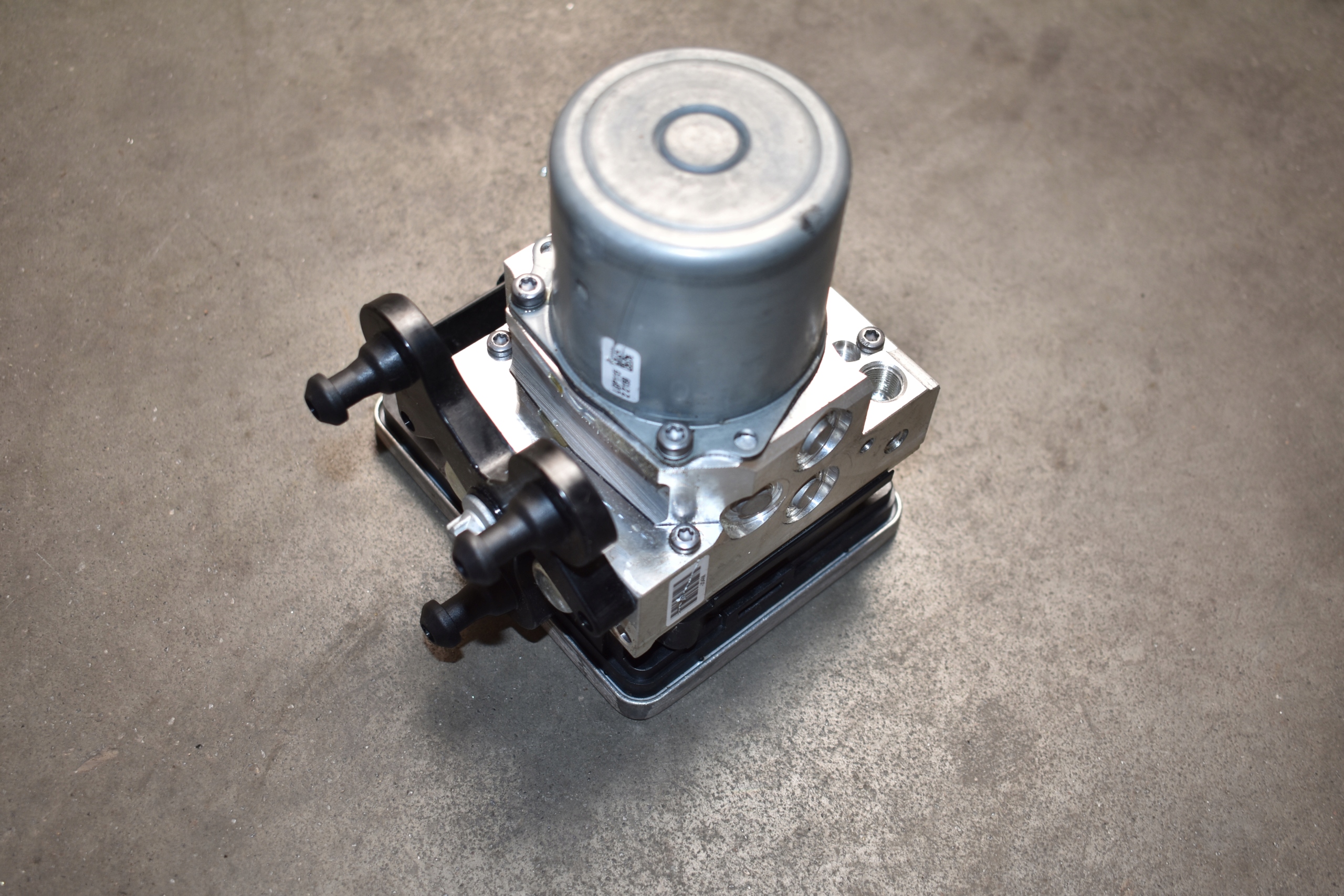IDEALNA pump control unit ABS MERCEDES W167 1