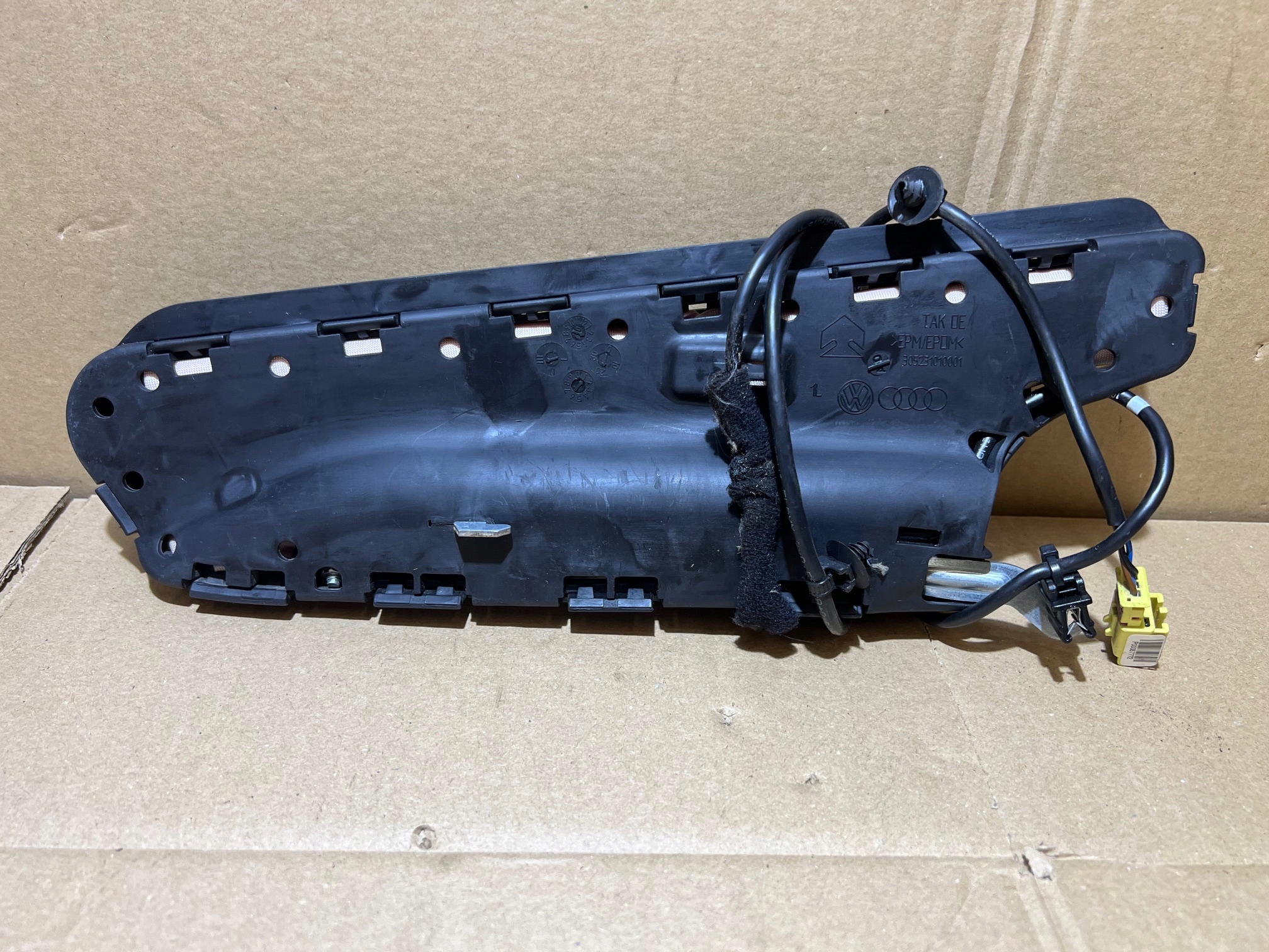 AUDI Q7 4L seat airbag left front 4L0880241B