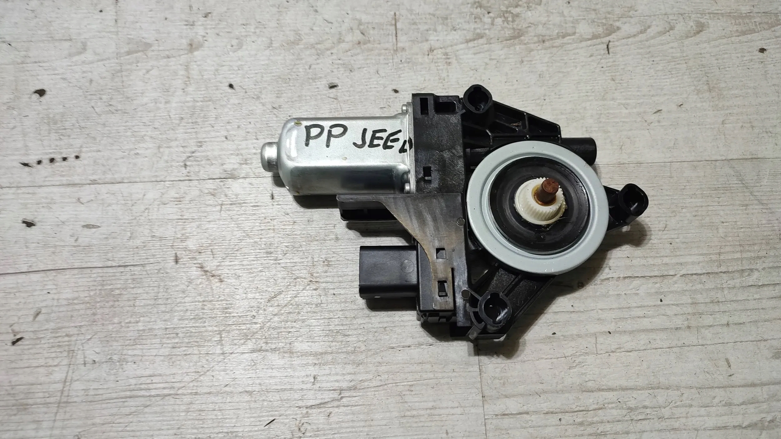 Jeep Cherokee KL 15r. 2.0d mini motor of the window windows right front