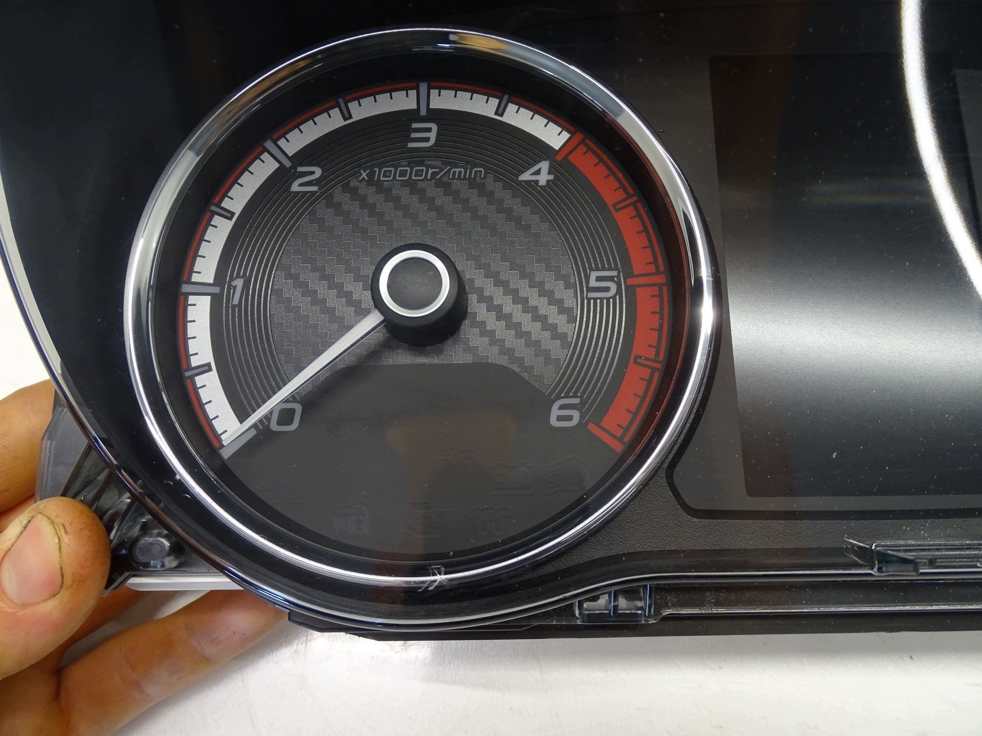 dials dials PREDKOSCIOMIERZ UK Mitsubishi L200 8100C771