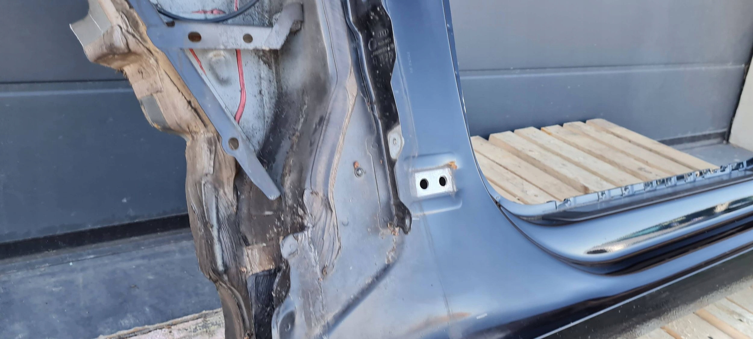 A4 B9 8W S4 pillar threshold side quarter RAMA A and B left left front LY9B