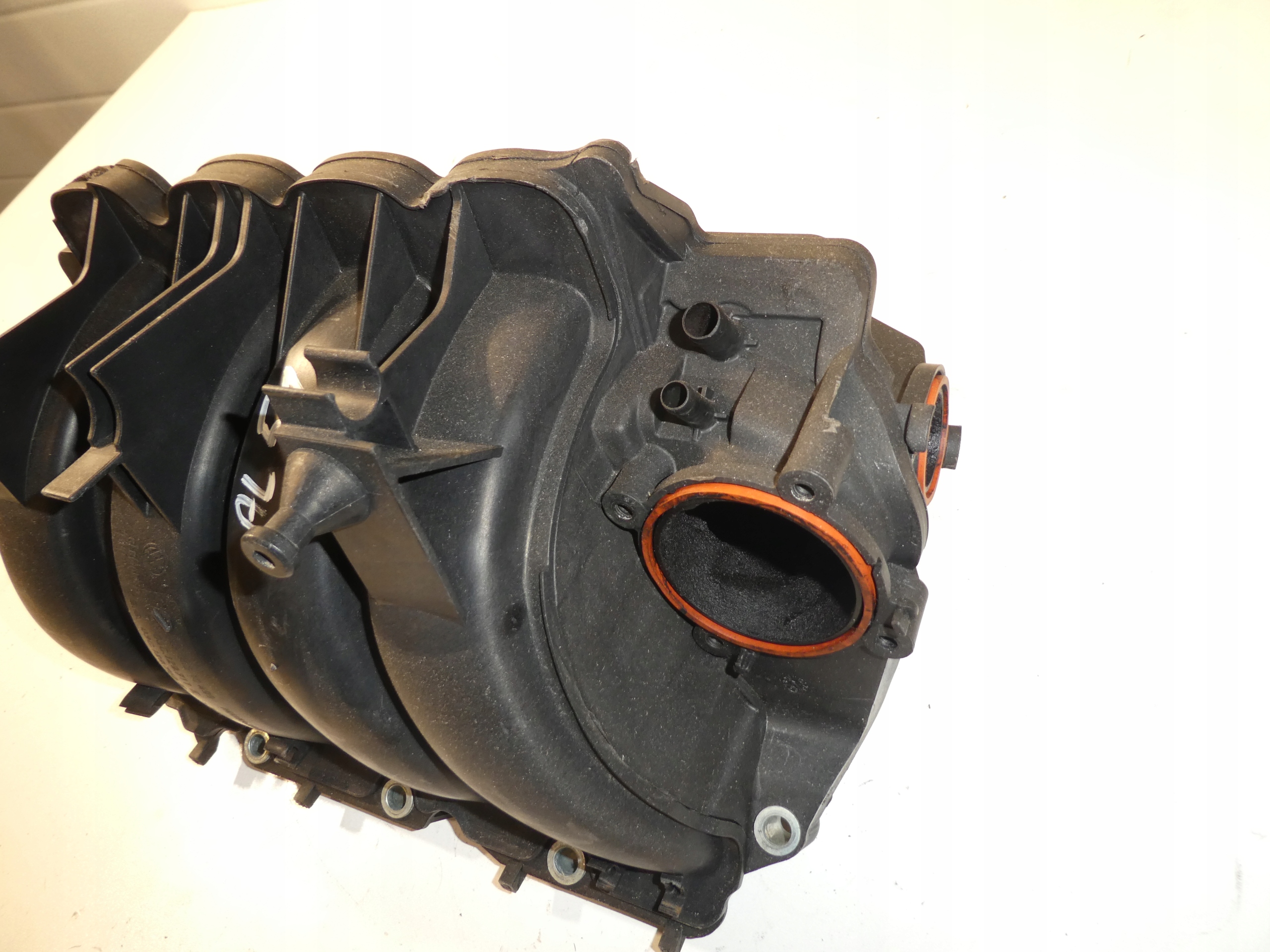 intake manifold VW GOLF V 1.4 03C129711E