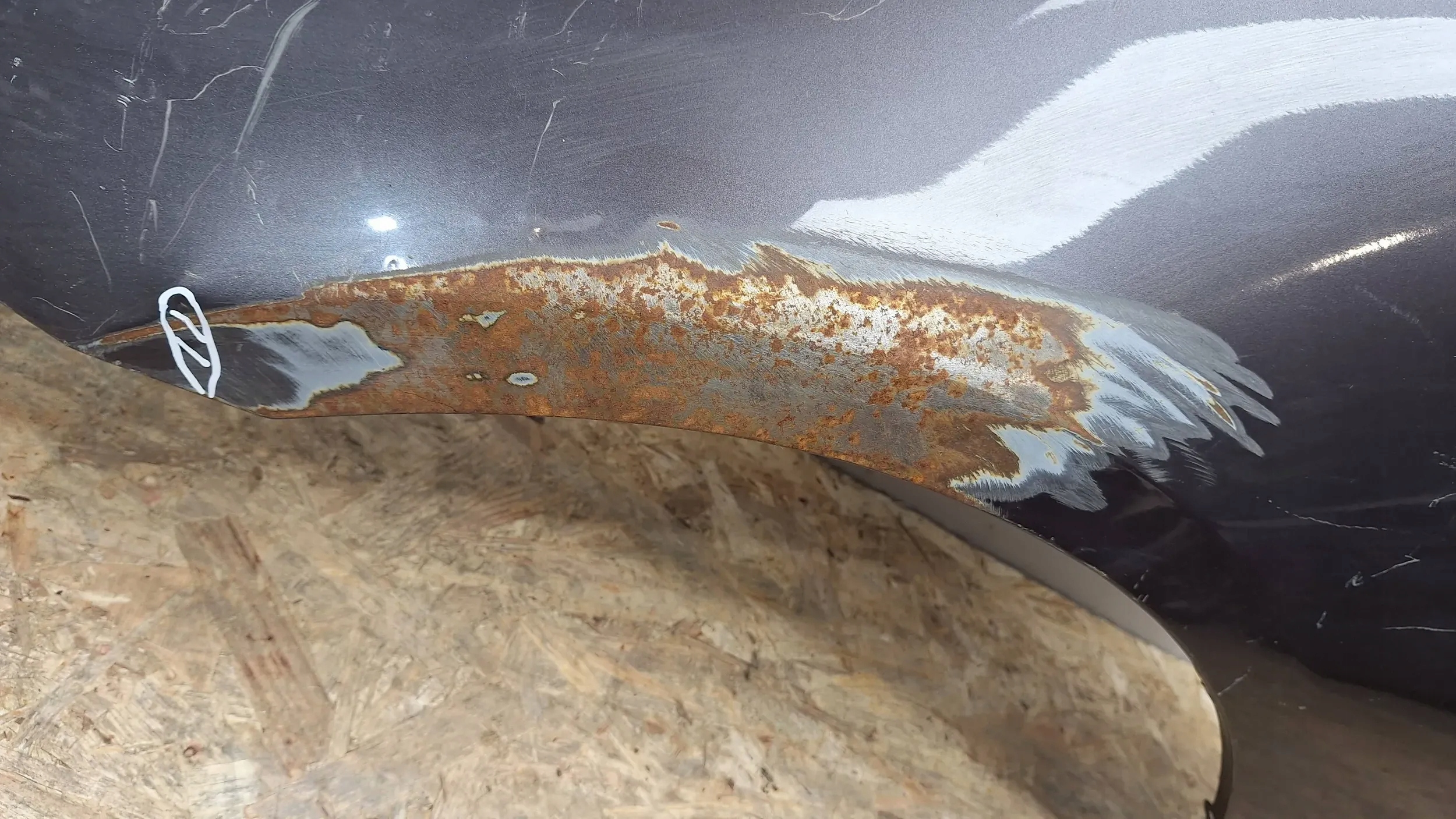 blatník předek levý BMW 3 E90 E91 04