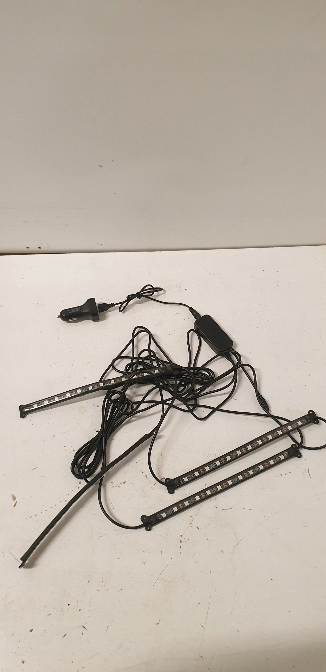 OSWIETLENIE WNETRZE AUTA CLYDEK LED RGB BLUETHOOTH EAN 781454790852