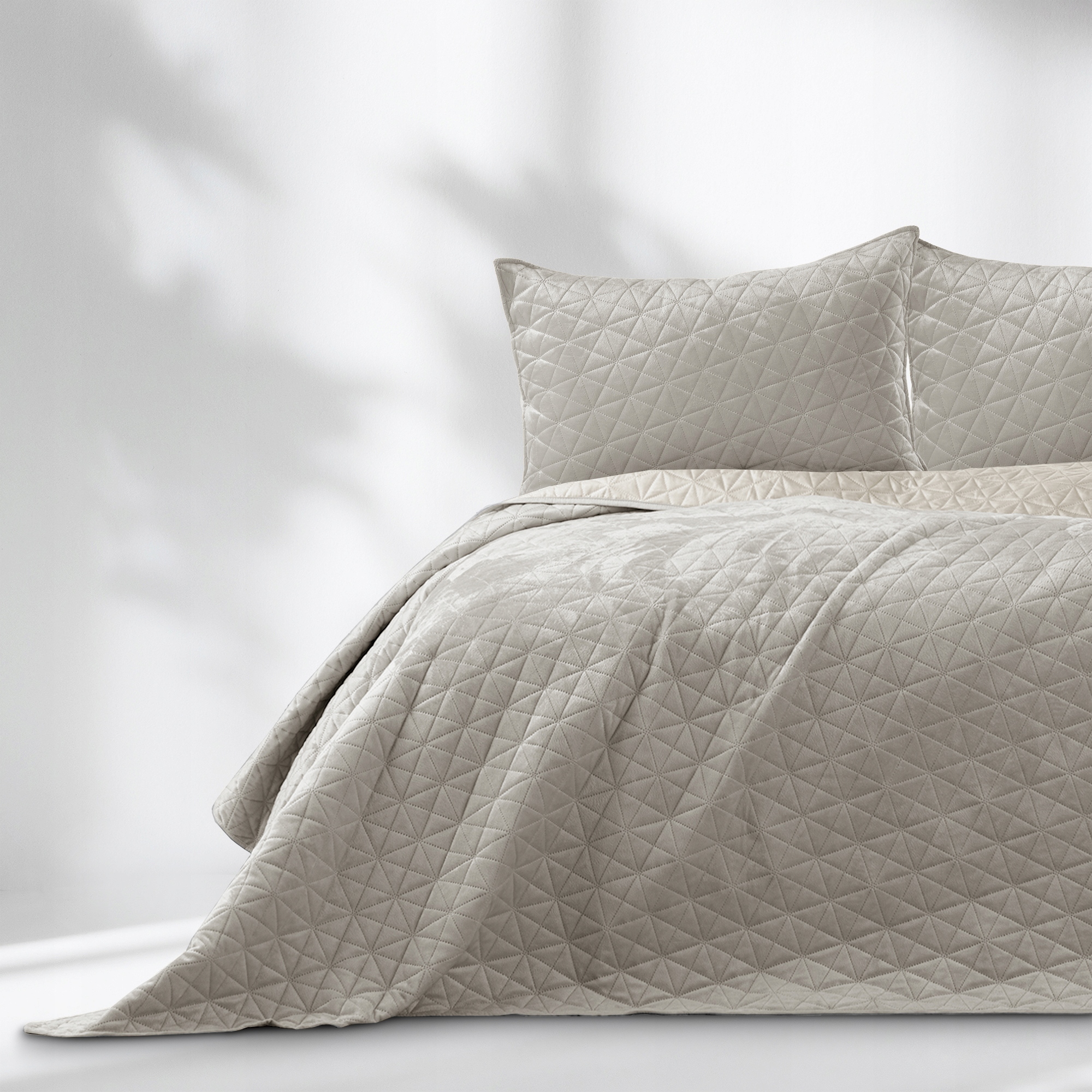 Restilo Narzuta na łóżko sofę wersalkę welurowa welwetowa 220x240 beżowa