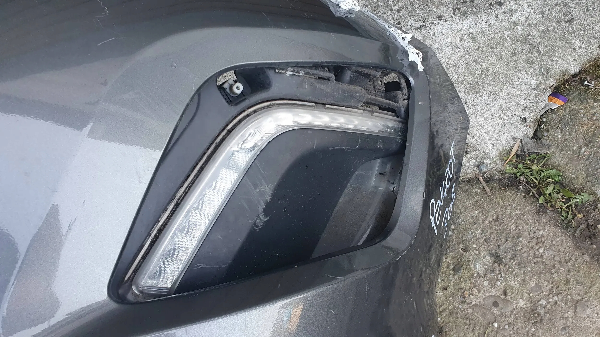 Peugeot 308 1 and Lift LED 11-13 front bumper front $