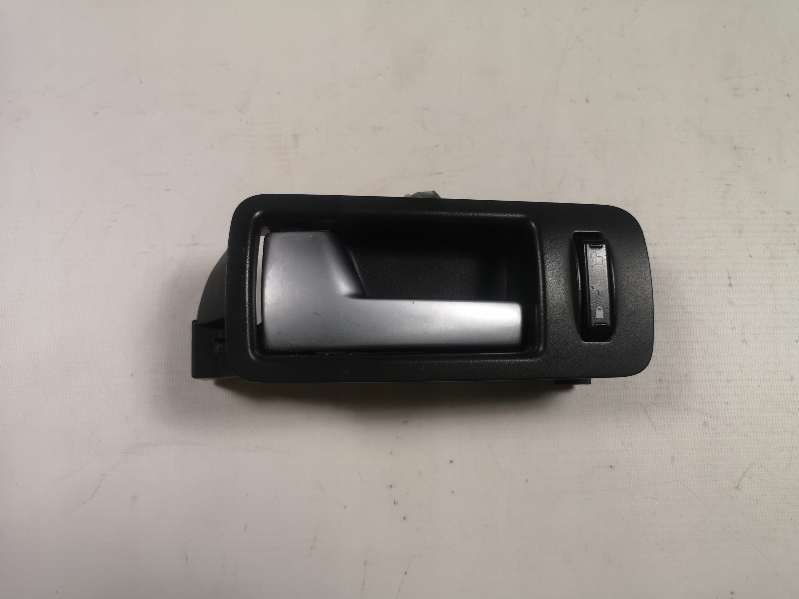 123lh - Внутрішня ручка ліва водійська Mustang 2005-2014