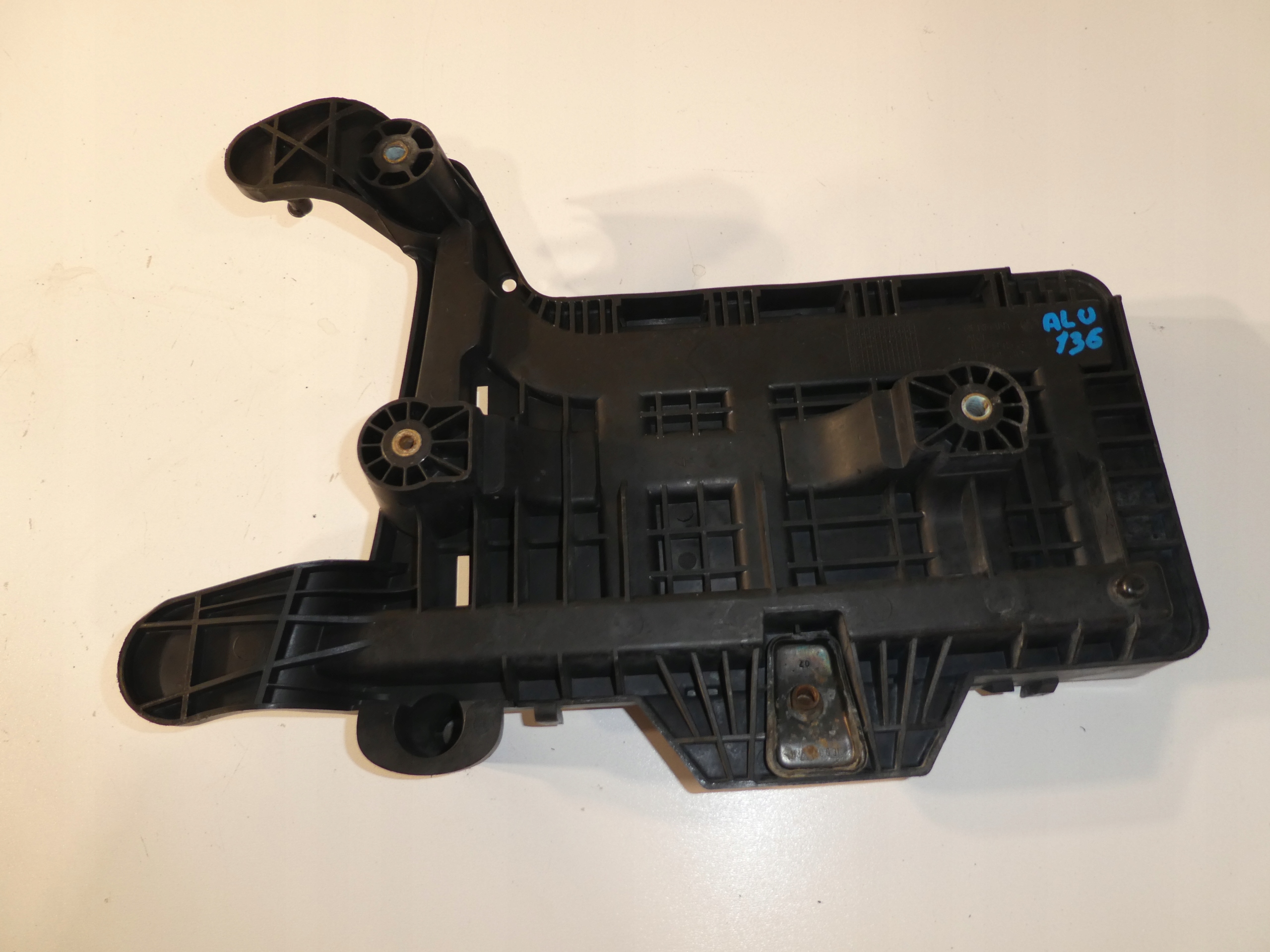 DRŽAČ AKUMULATORA VW SEAT SKODA 1K0915333B