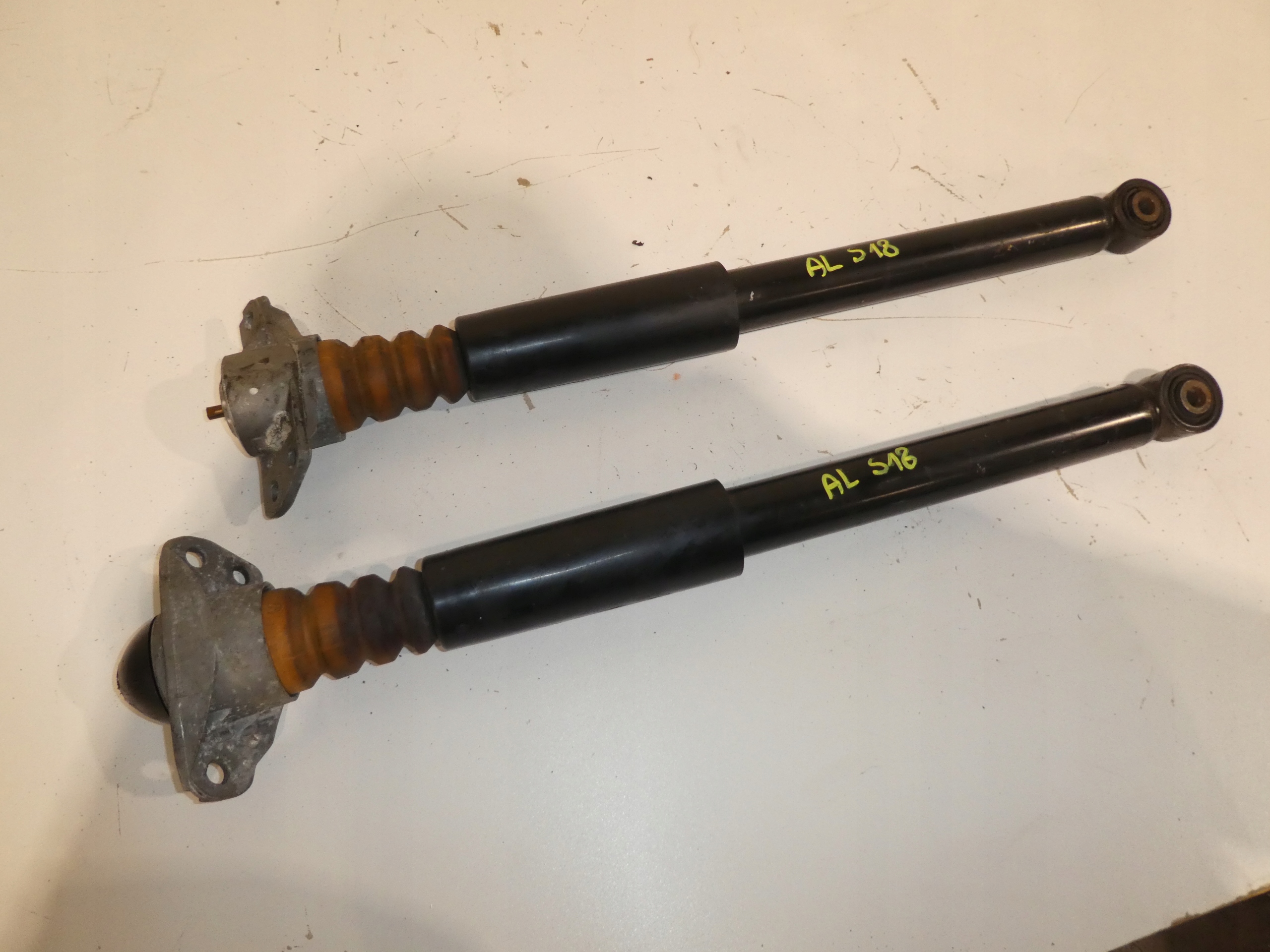AUDI Q3 STOSSDÄMPFER HECK HINTEN 5N0512011BS