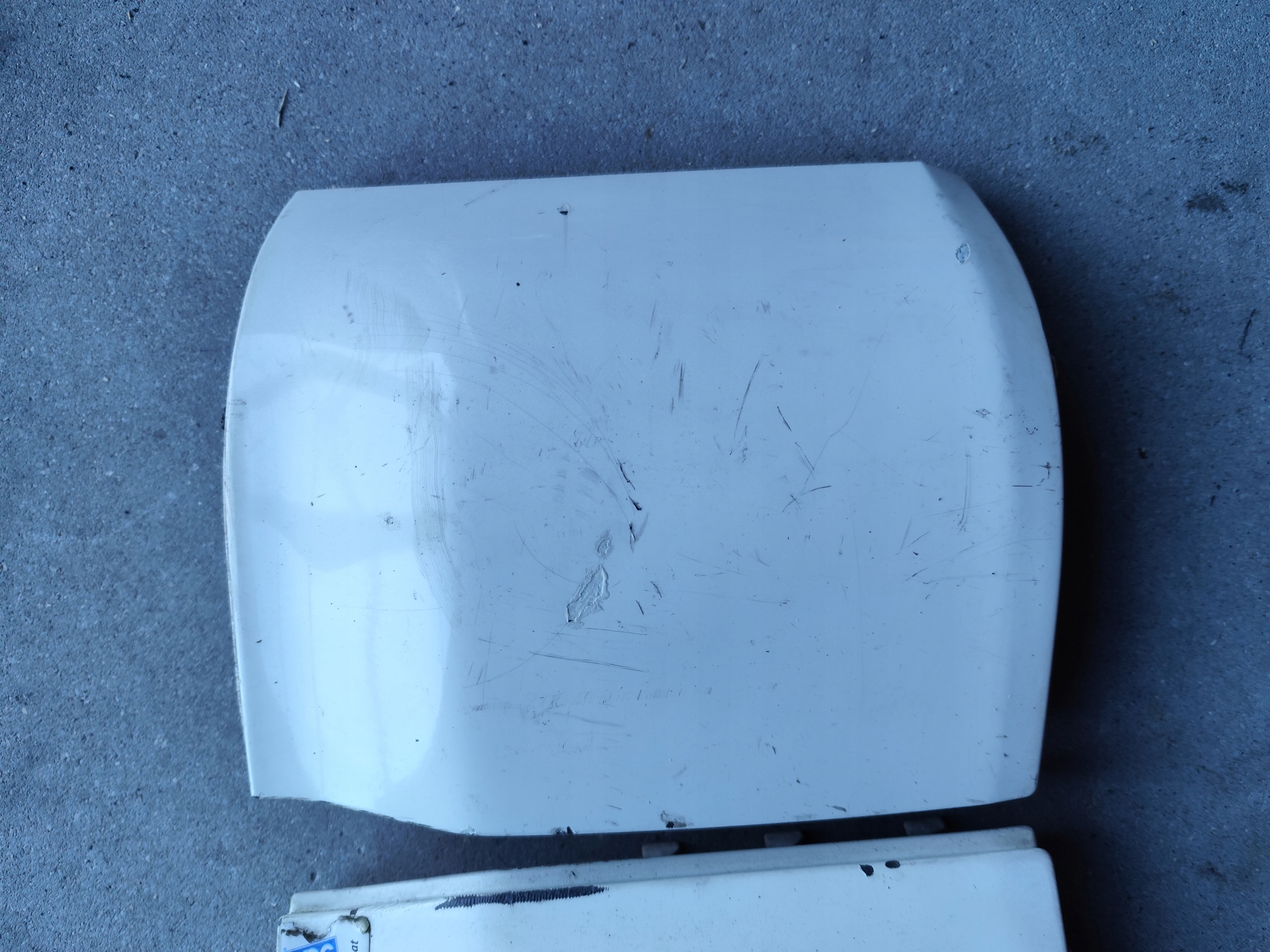 Unité d’angle zaslepki Pare choc Arrière VW T5 biale