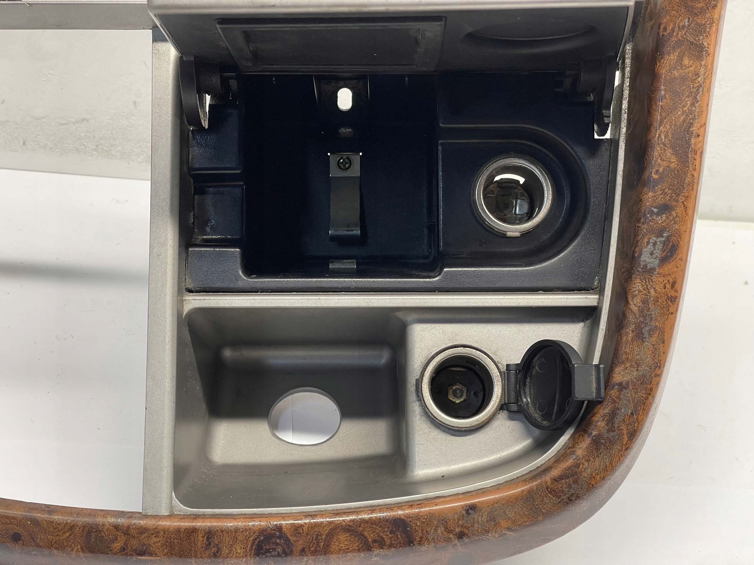 Panel central console frame Kia Carnival