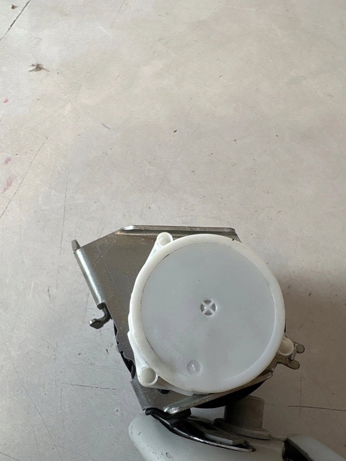 tension belt safety front front left Volkswagen Caddy III