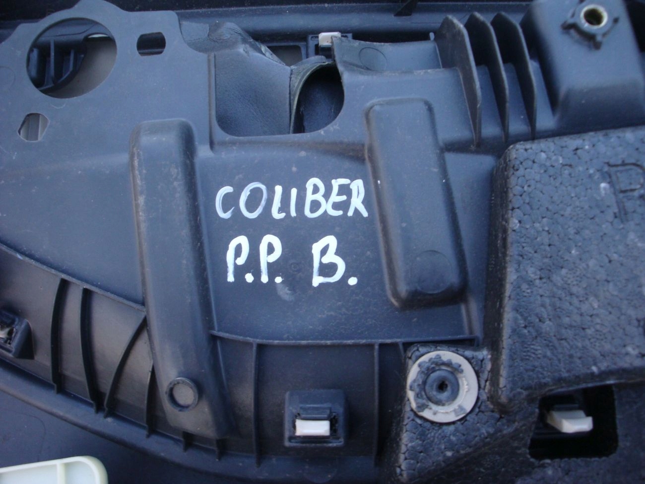 Caliber 06-11 HB 5D дверные карты обивка правая правый передний