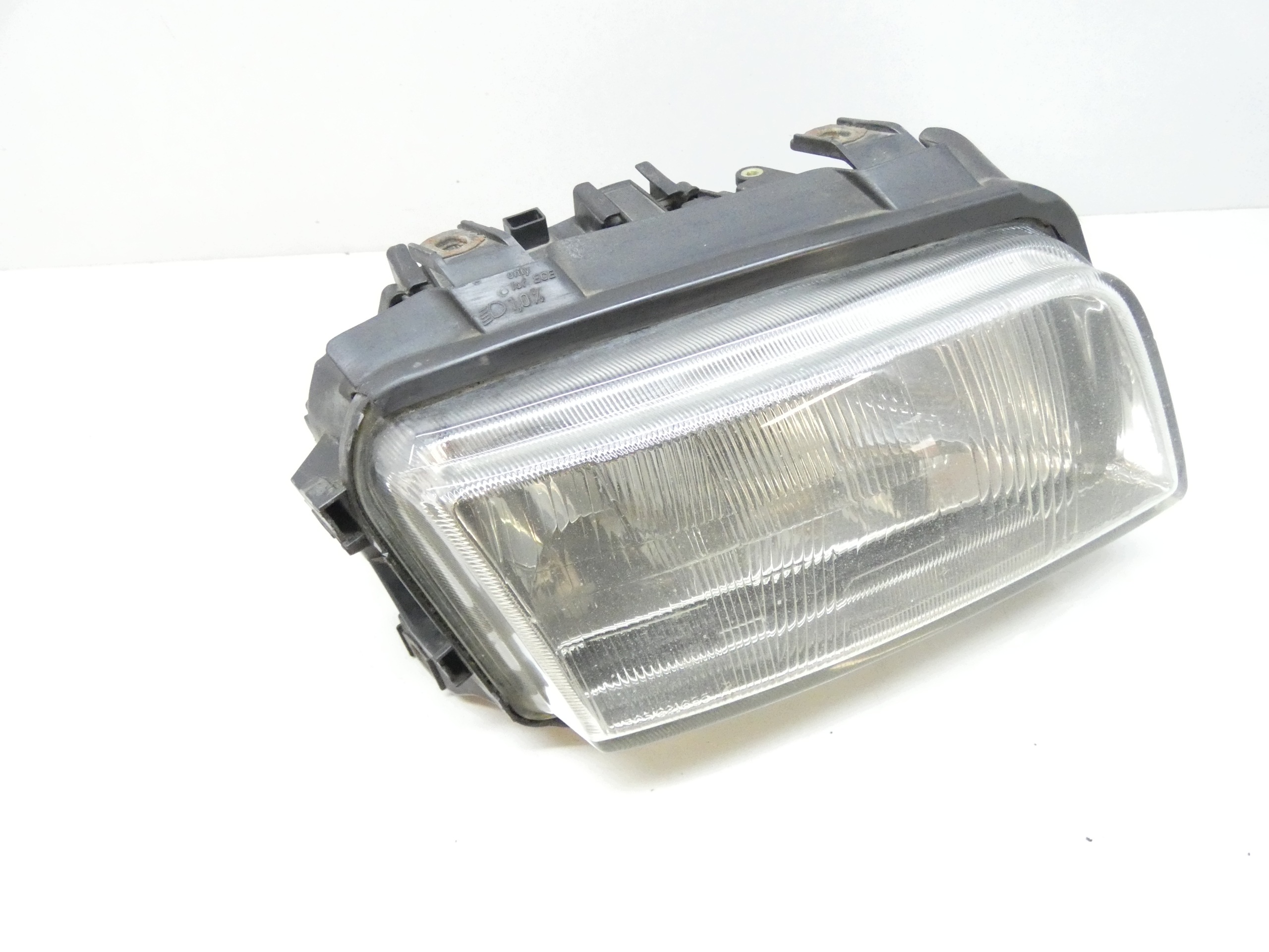 feu droit avant AUDI A4 B5 95-99 8D0941004E complète original