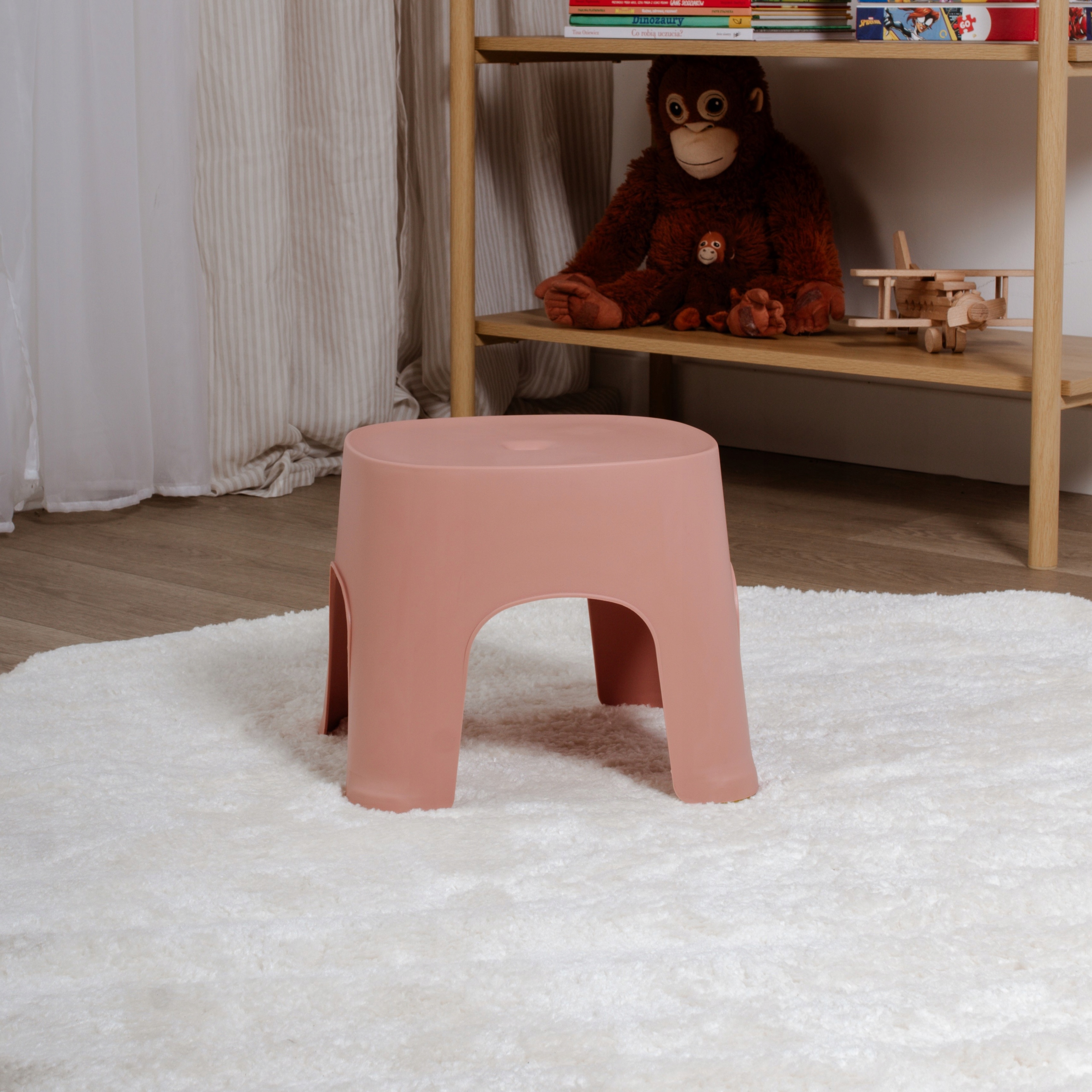 Krzesełko dla dzieci plastikowe stołek siedzisko dziecięce różowe do pokoju Marka Szchara