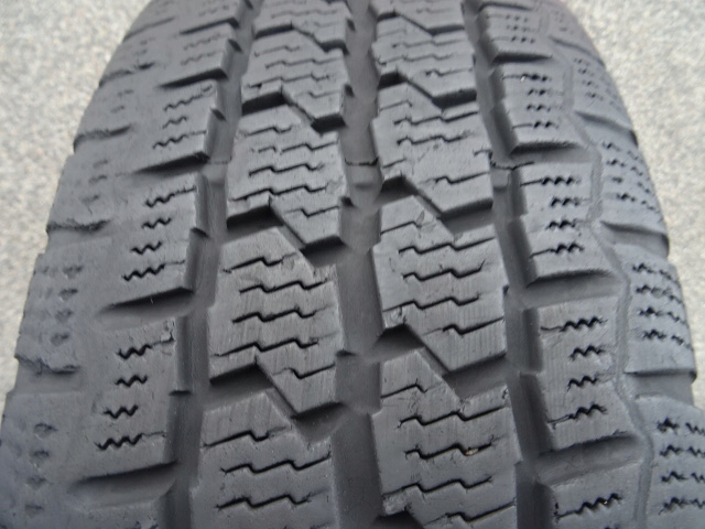 205/65 / R16C CONTINENTAL VANCO FOUR SEASON