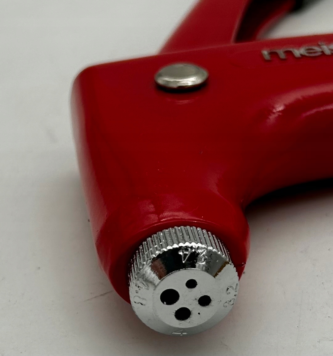 NITOWNICA Z SZYBKĄ ZMIANĄ GRUBOŚCI NITÓW Z WALIZKĄ Zasilanie ręczne