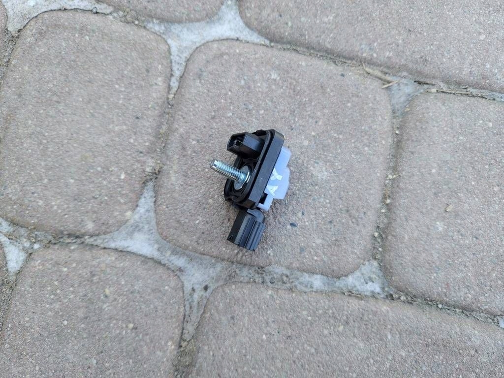impact sensor airbag sensor Yaris Toyota Aygo X 8983A-0D011