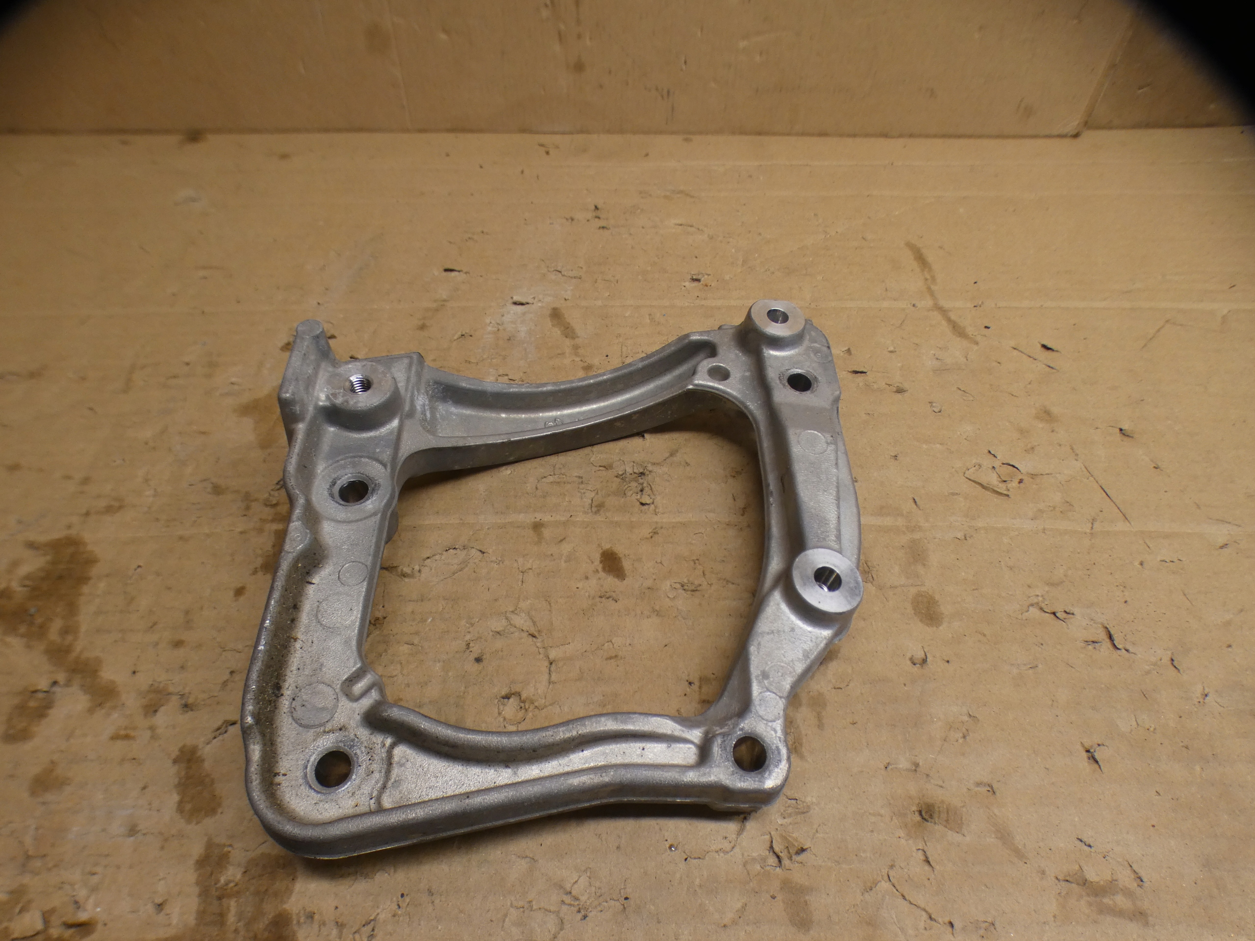 PEUGEOT 308T10 Support / Support plaque / 9851073980 / Console