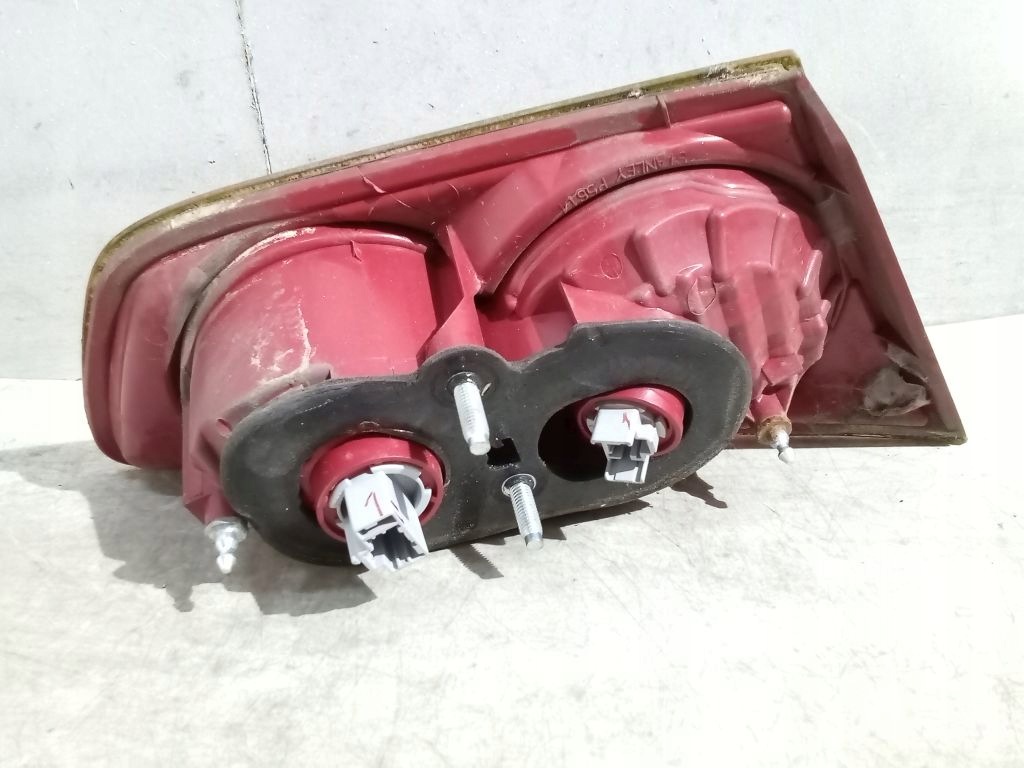 Mitsubishi Lancer VIII 8 sedan světlo pravá záď zadní do kapoty