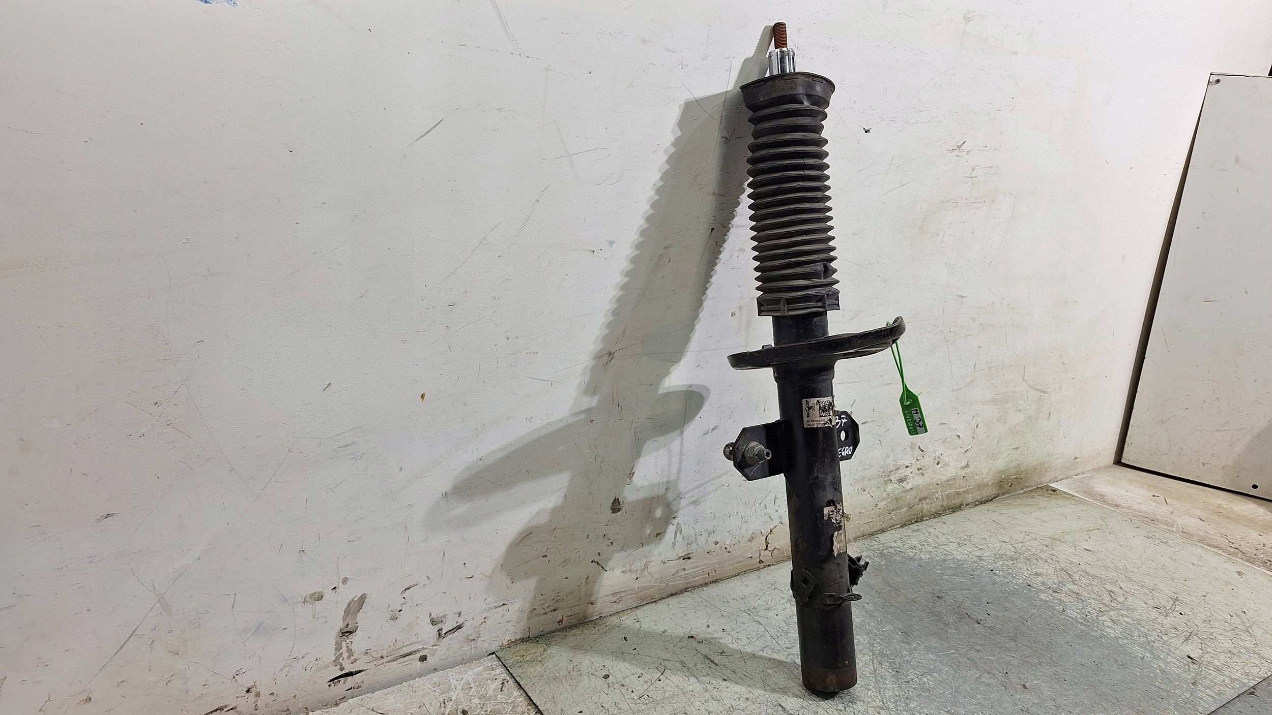 shock absorber left right front A9103209000 MERCEDES SPRINTER W907 W910