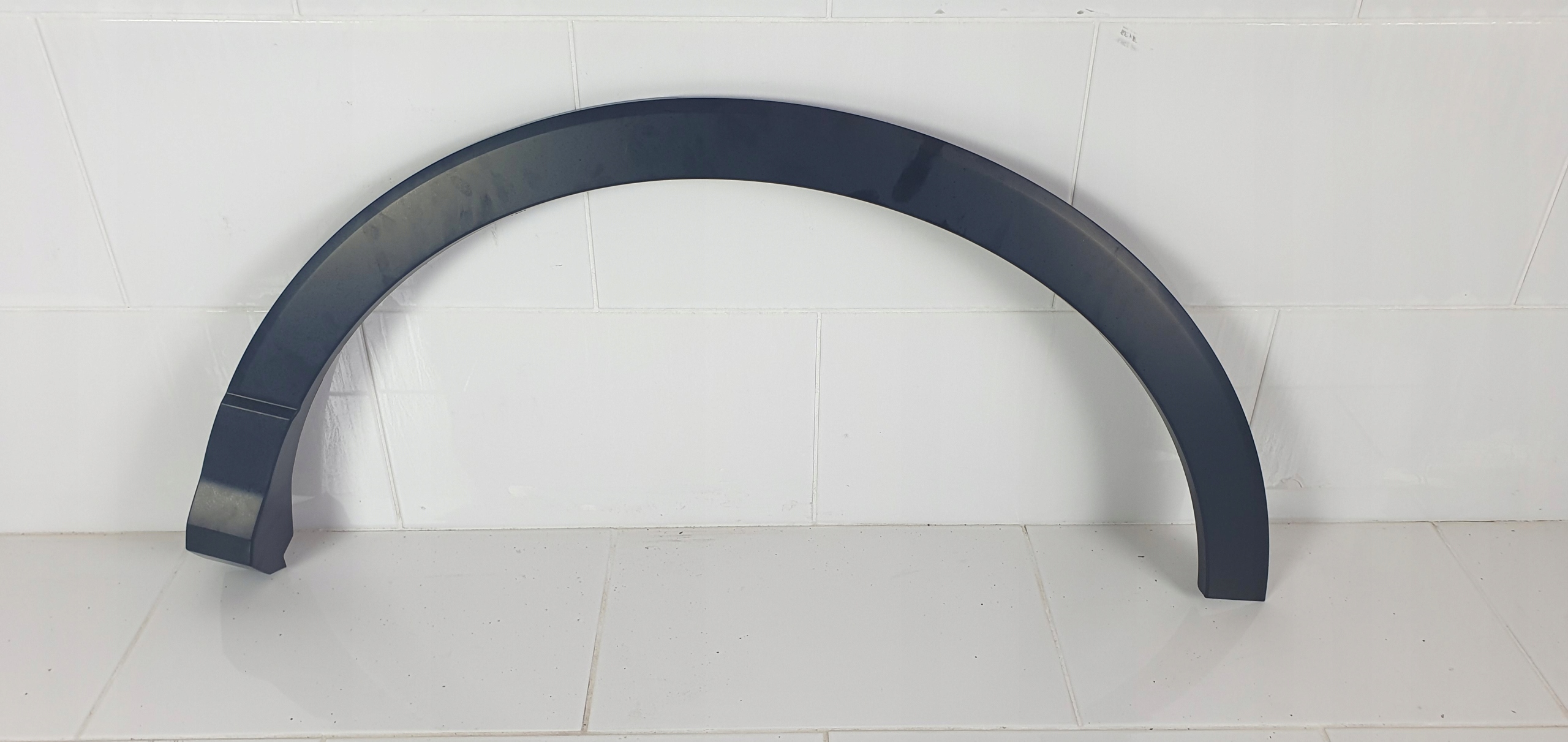 83A853817 - AUDI Q3 83A брызговик левый задний новый