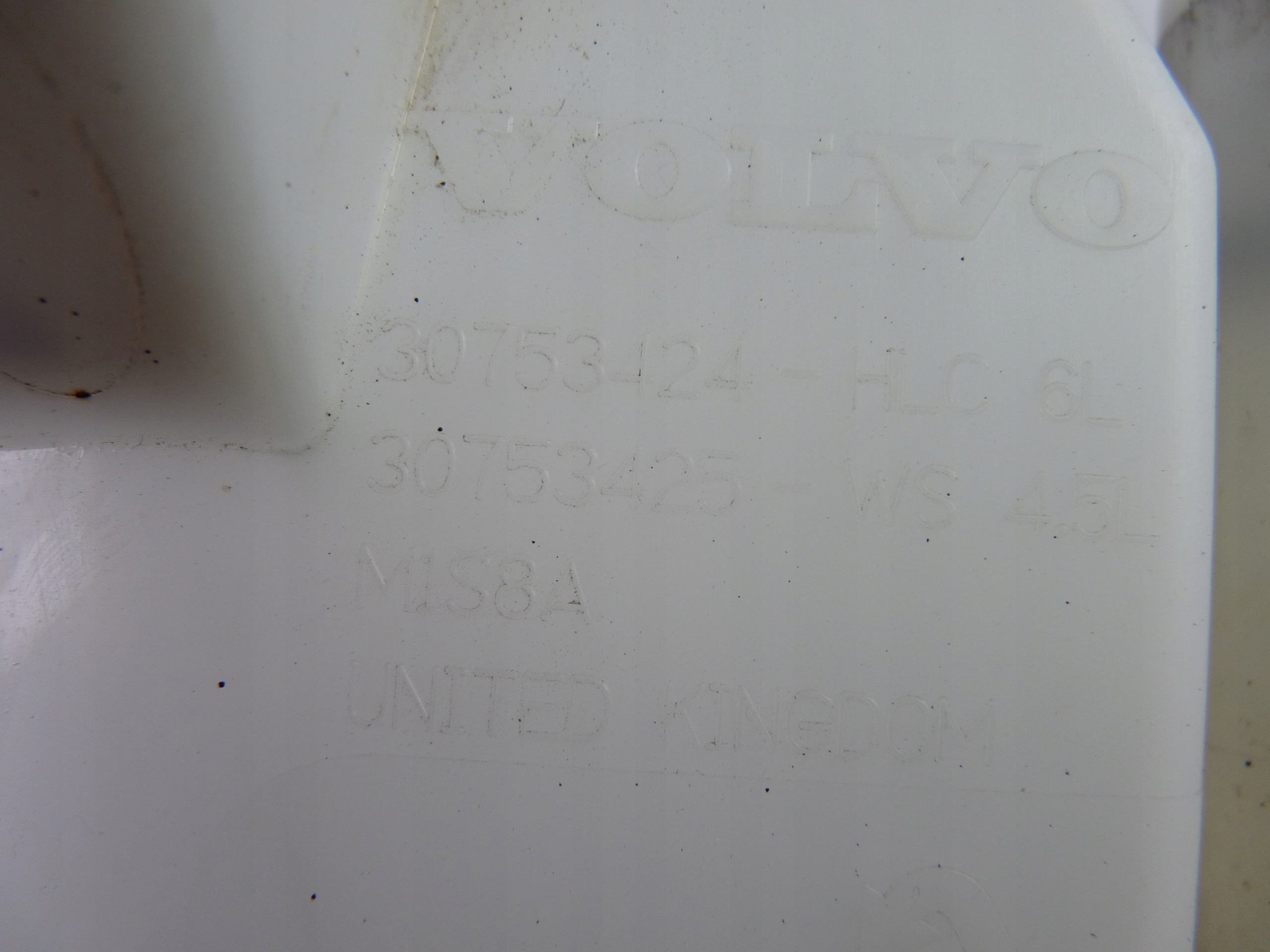 VOLVO XC60 e serbatoio LIQUIDO LAVAFARI