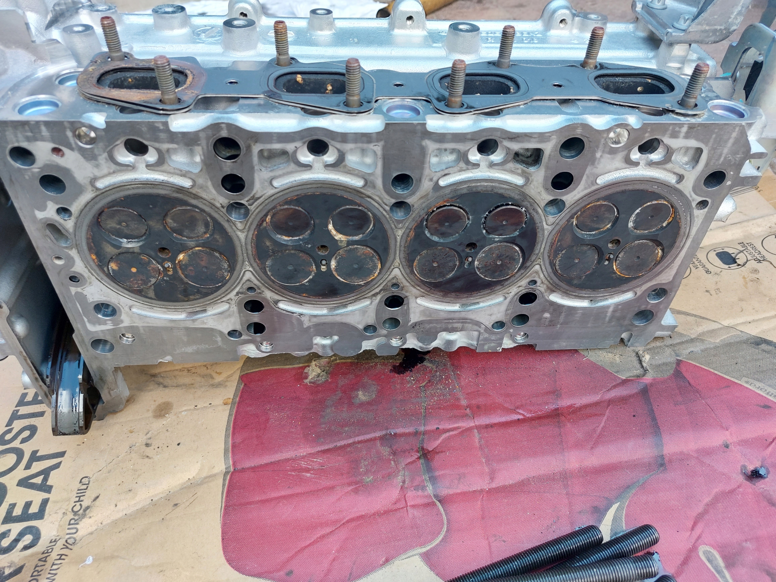 hlava MOTORU vačky V KLASA W447 2.2 CDI 17r