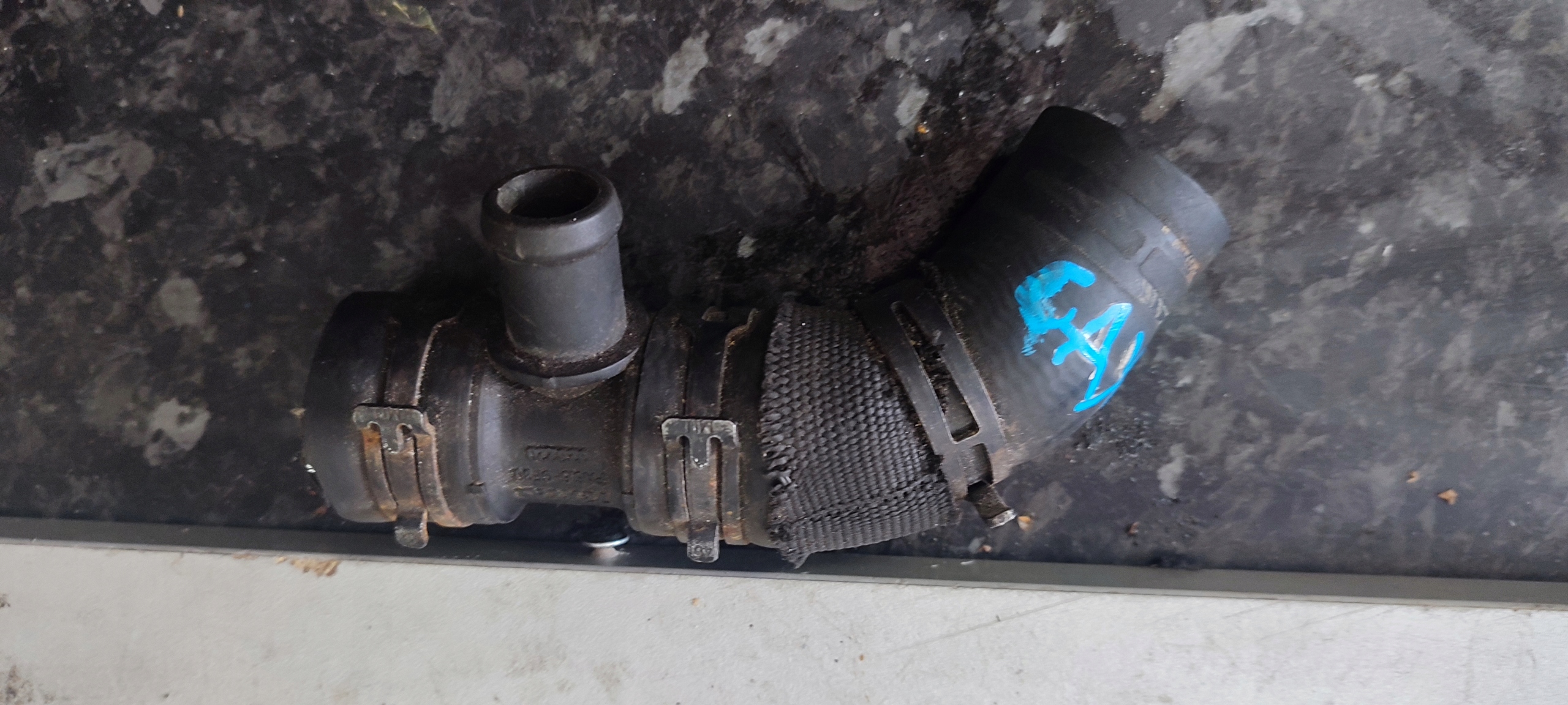 VW AUDI prijenos crijevo vode prirubnica vode 323220